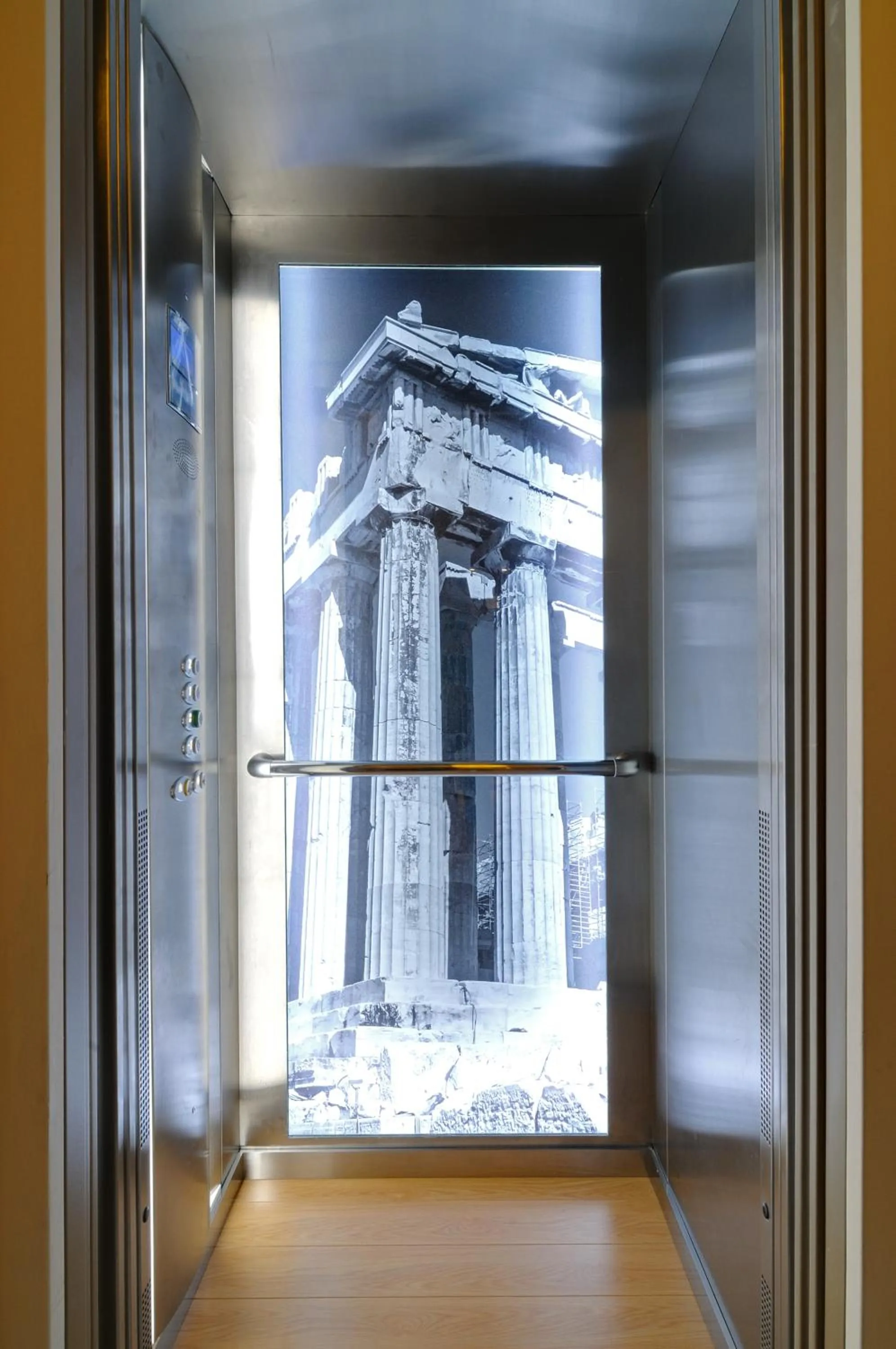 elevator in Hotel Leto Hydra