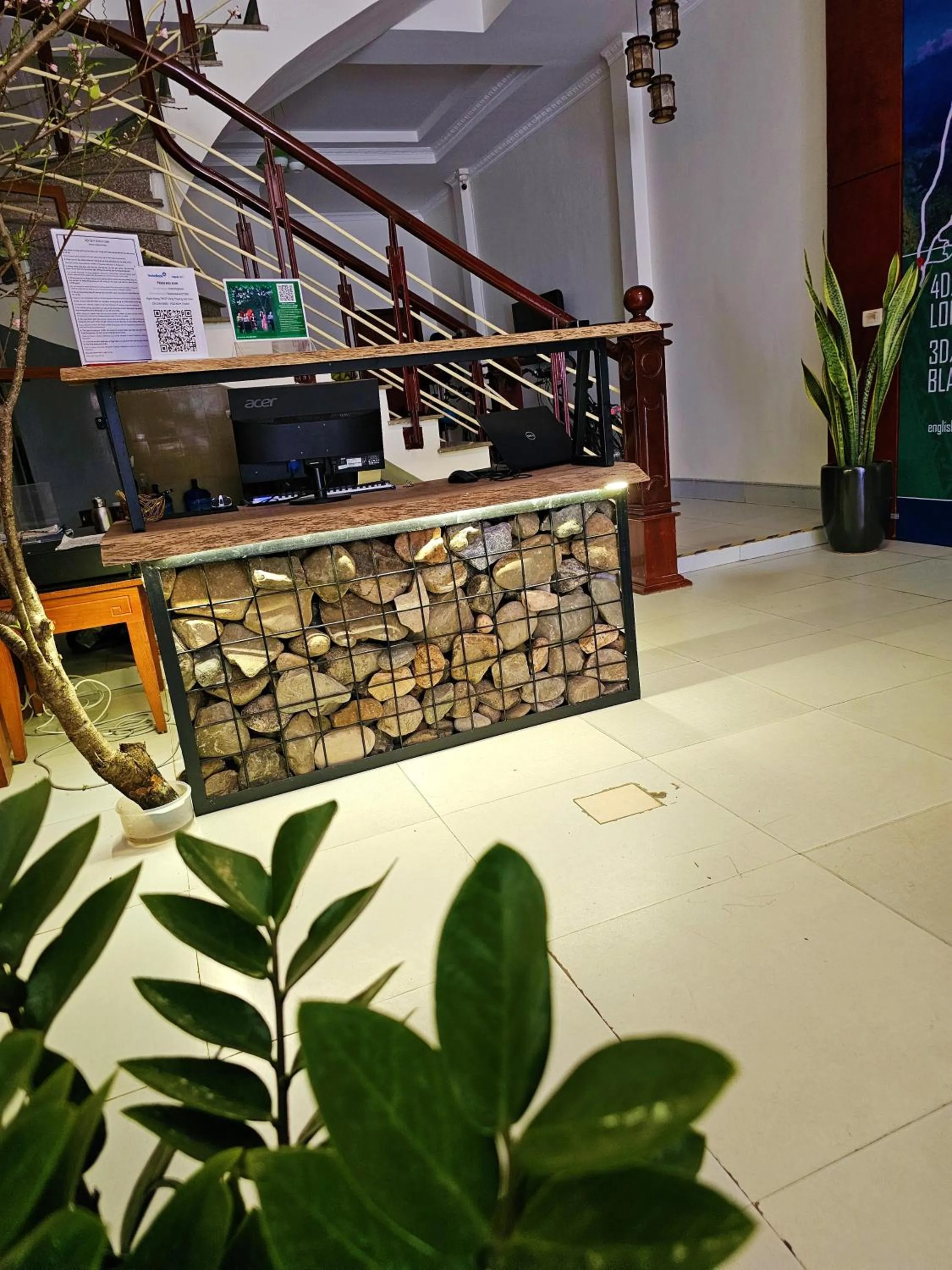 Frontier Hostel & Tours