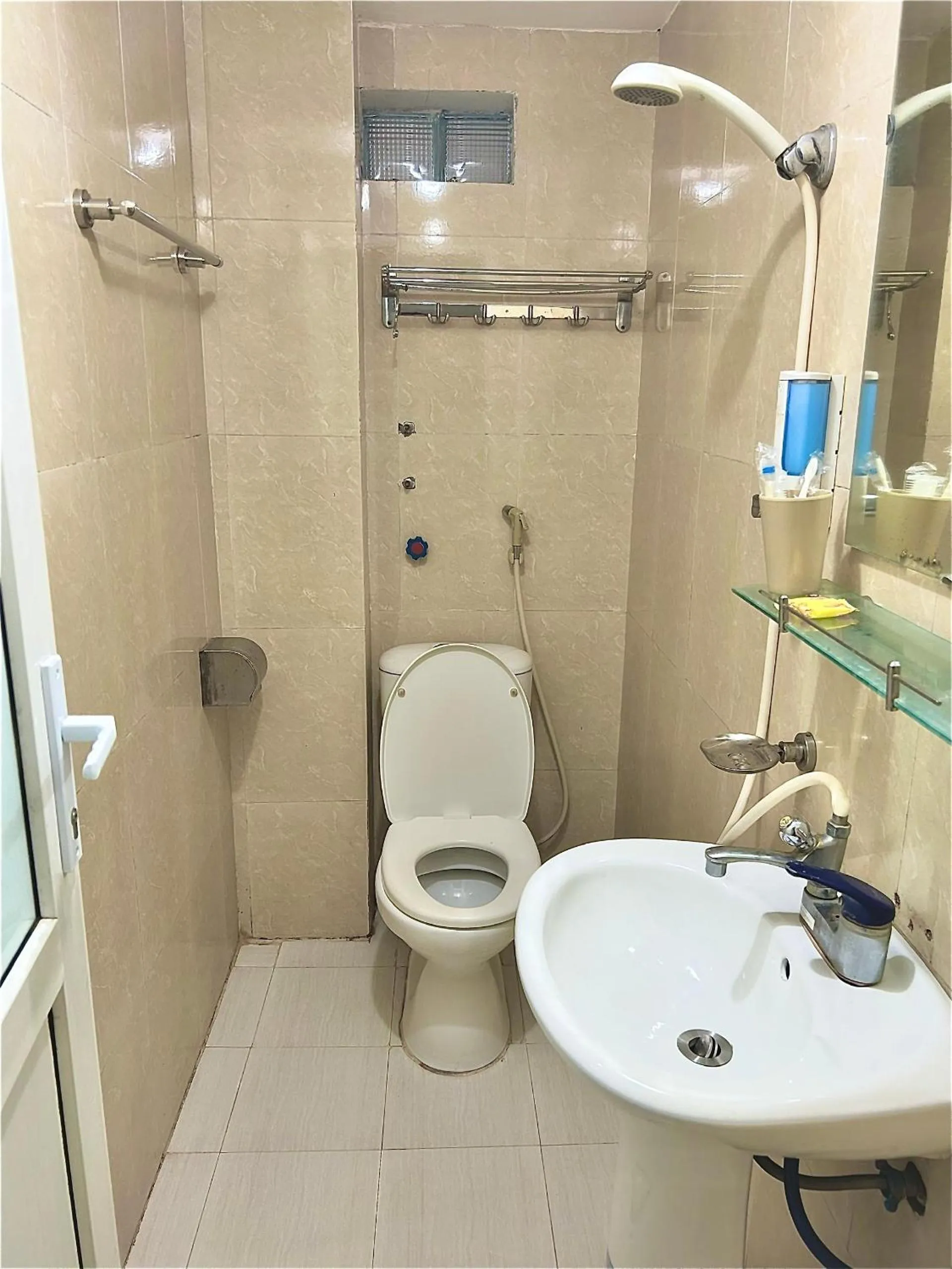 Bathroom in Frontier Hostel & Tours