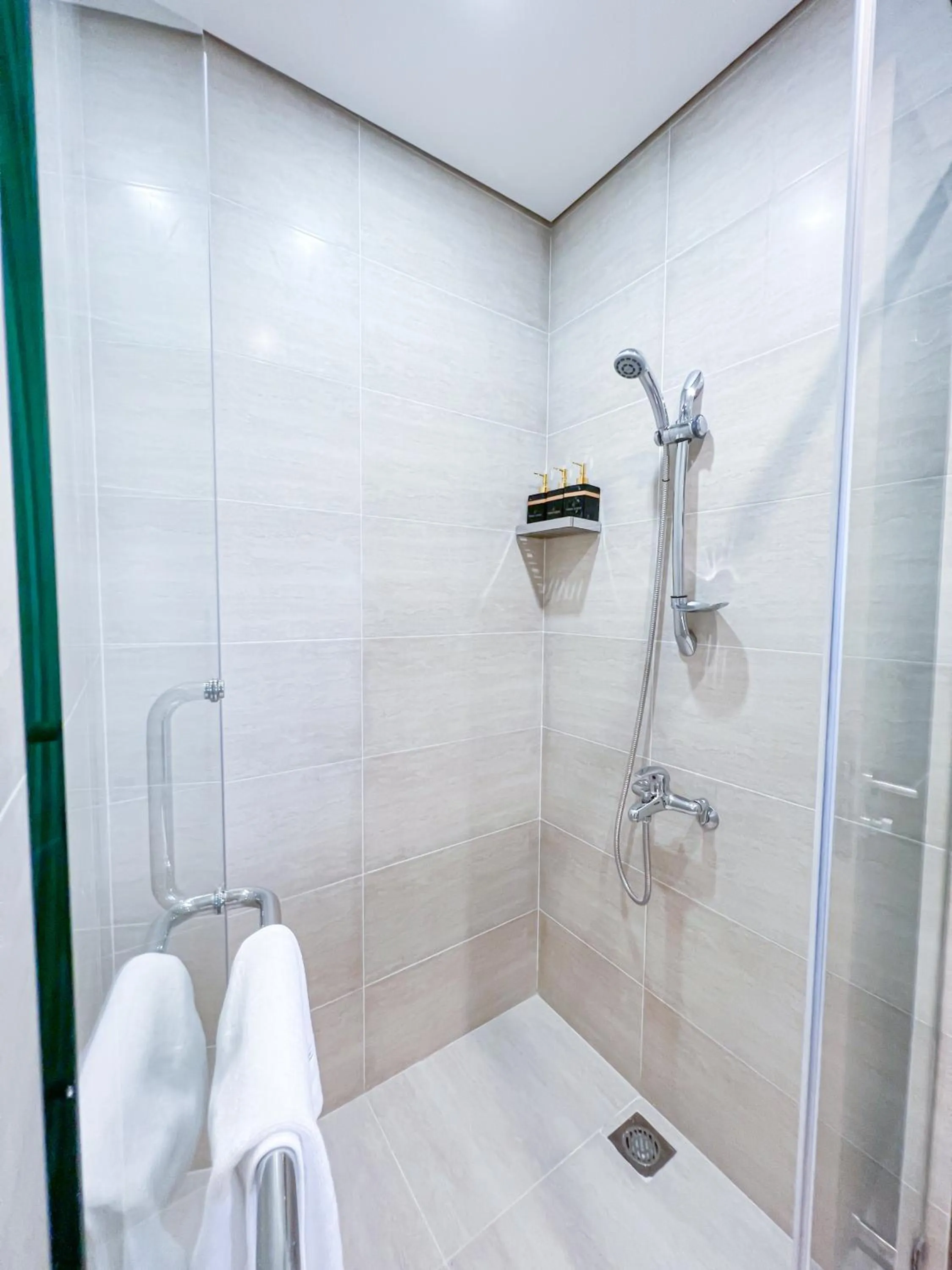 Shower in MARINA SEASIDE BOUTIQUE HOTEL PHU QUOC - Early Checkin