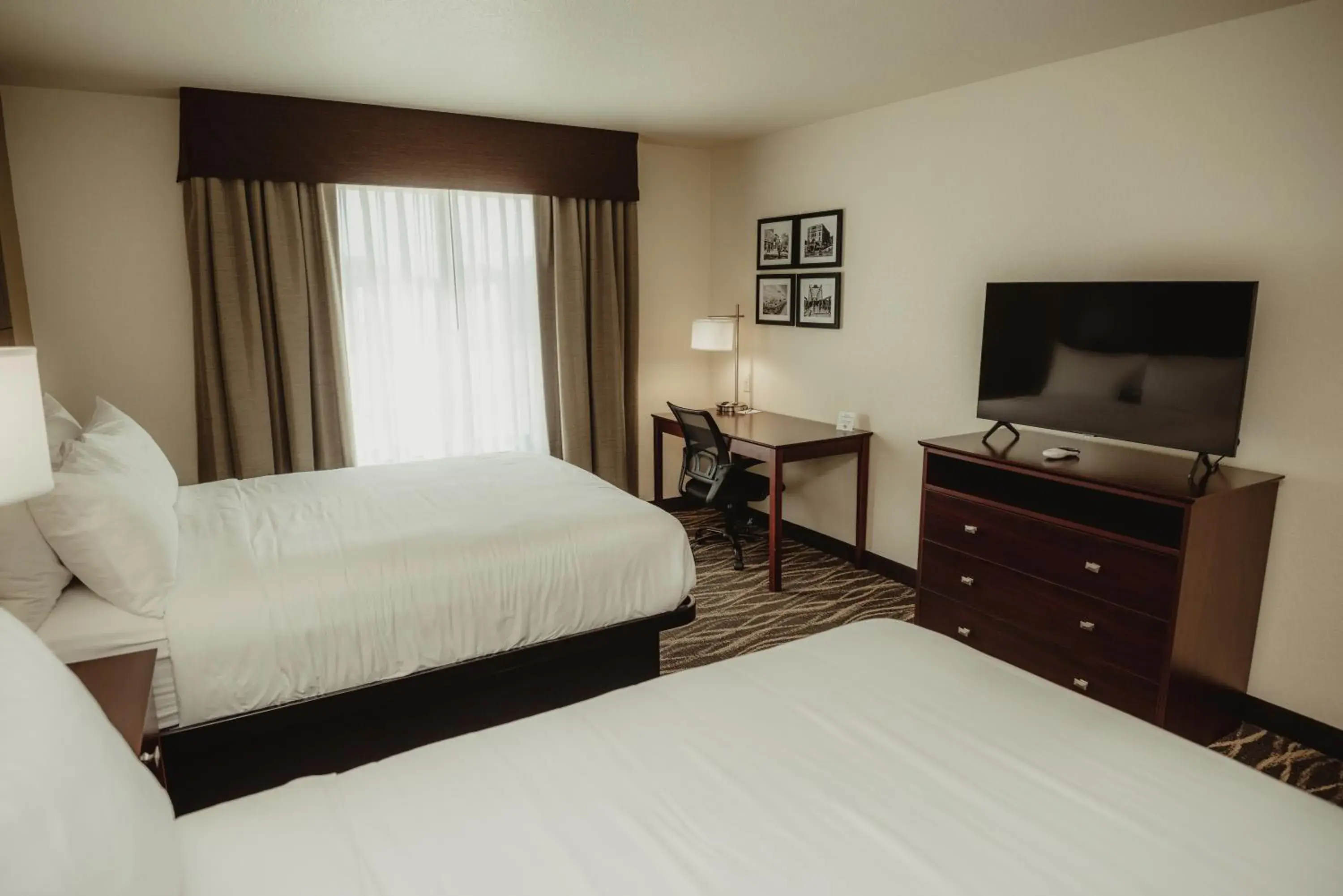 Bedroom, Bed in Cobblestone Hotel & Suites - Ottumwa Bedroom, Bed in Cobblestone Hotel & Suites - Ottumwa
