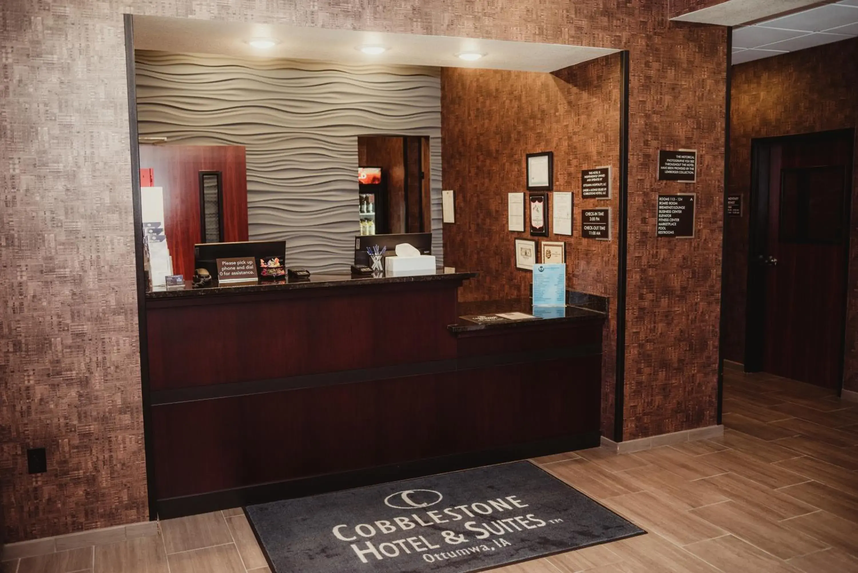 Lobby or reception in Cobblestone Hotel & Suites - Ottumwa Lobby or reception in Cobblestone Hotel & Suites - Ottumwa