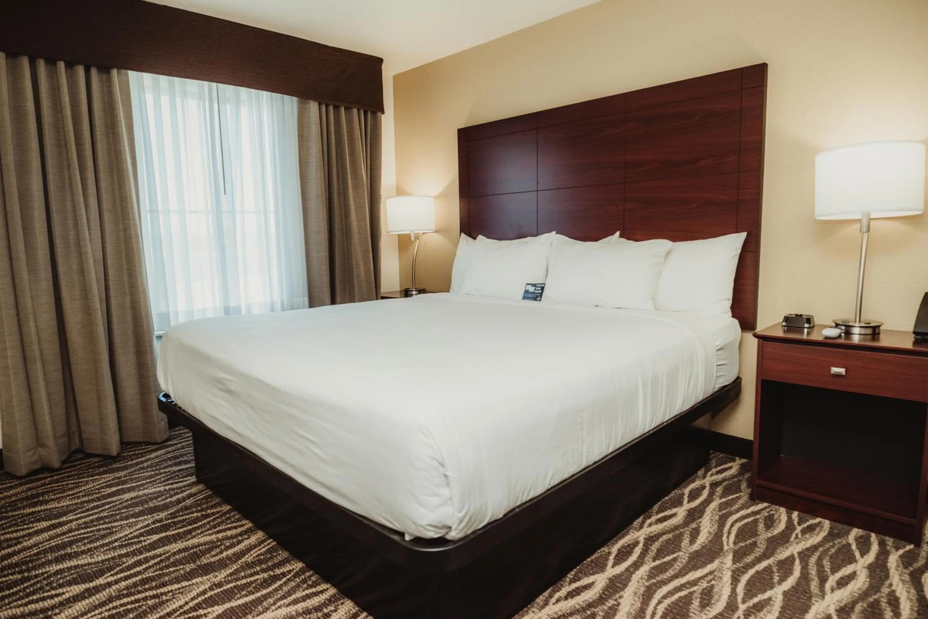 Bedroom, Bed in Cobblestone Hotel & Suites - Ottumwa