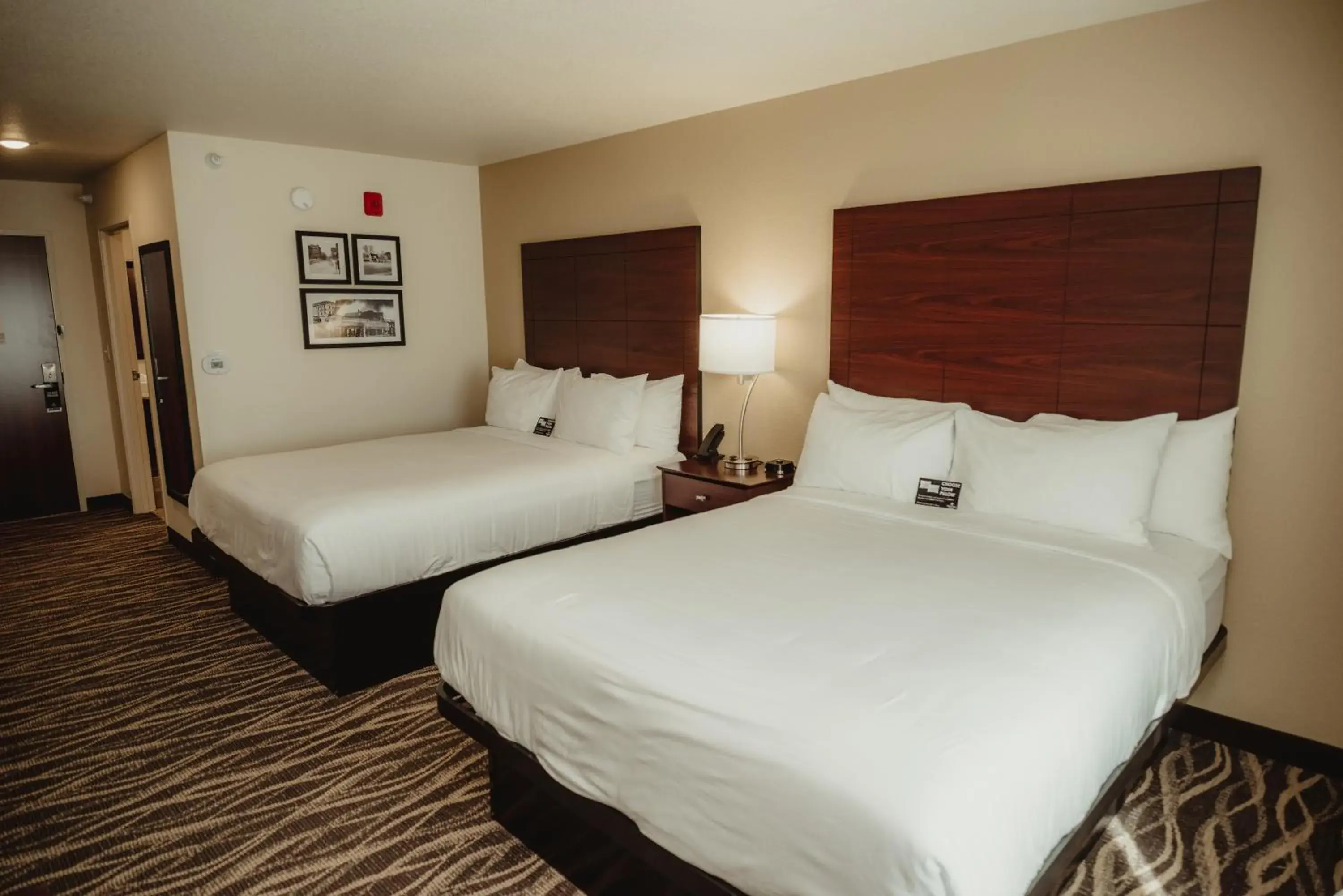 Queen Room - Disability Access in Cobblestone Hotel & Suites - Ottumwa Queen Room - Disability Access in Cobblestone Hotel & Suites - Ottumwa