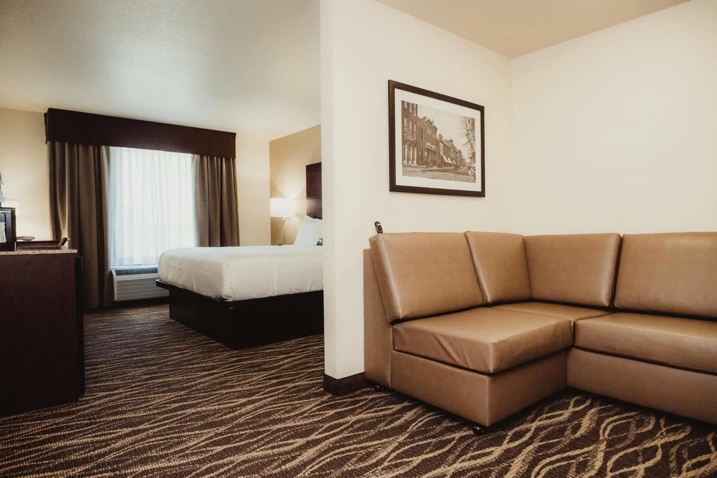 Bedroom, Bed in Cobblestone Hotel & Suites - Ottumwa