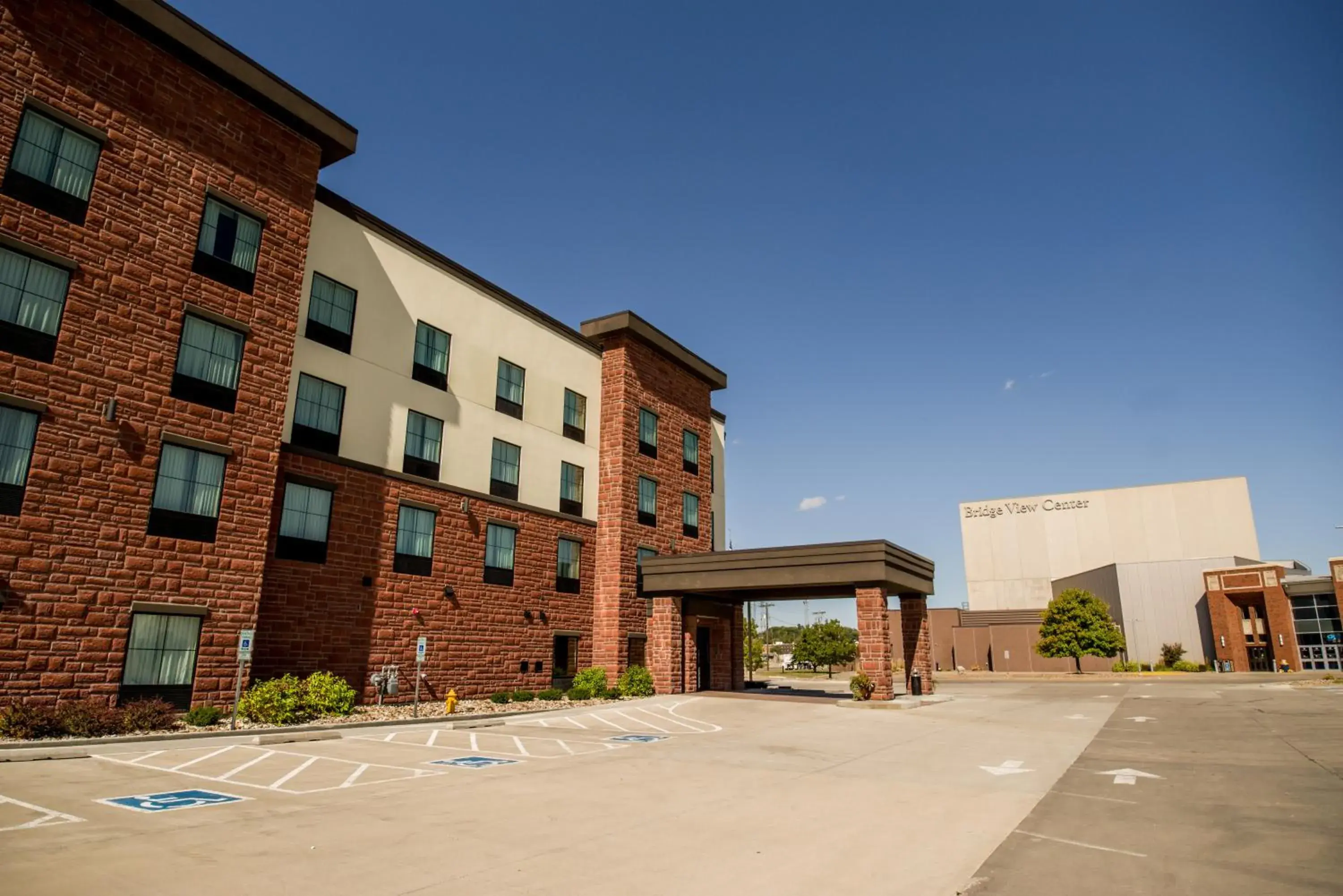 Property building in Cobblestone Hotel & Suites - Ottumwa Property building in Cobblestone Hotel & Suites - Ottumwa