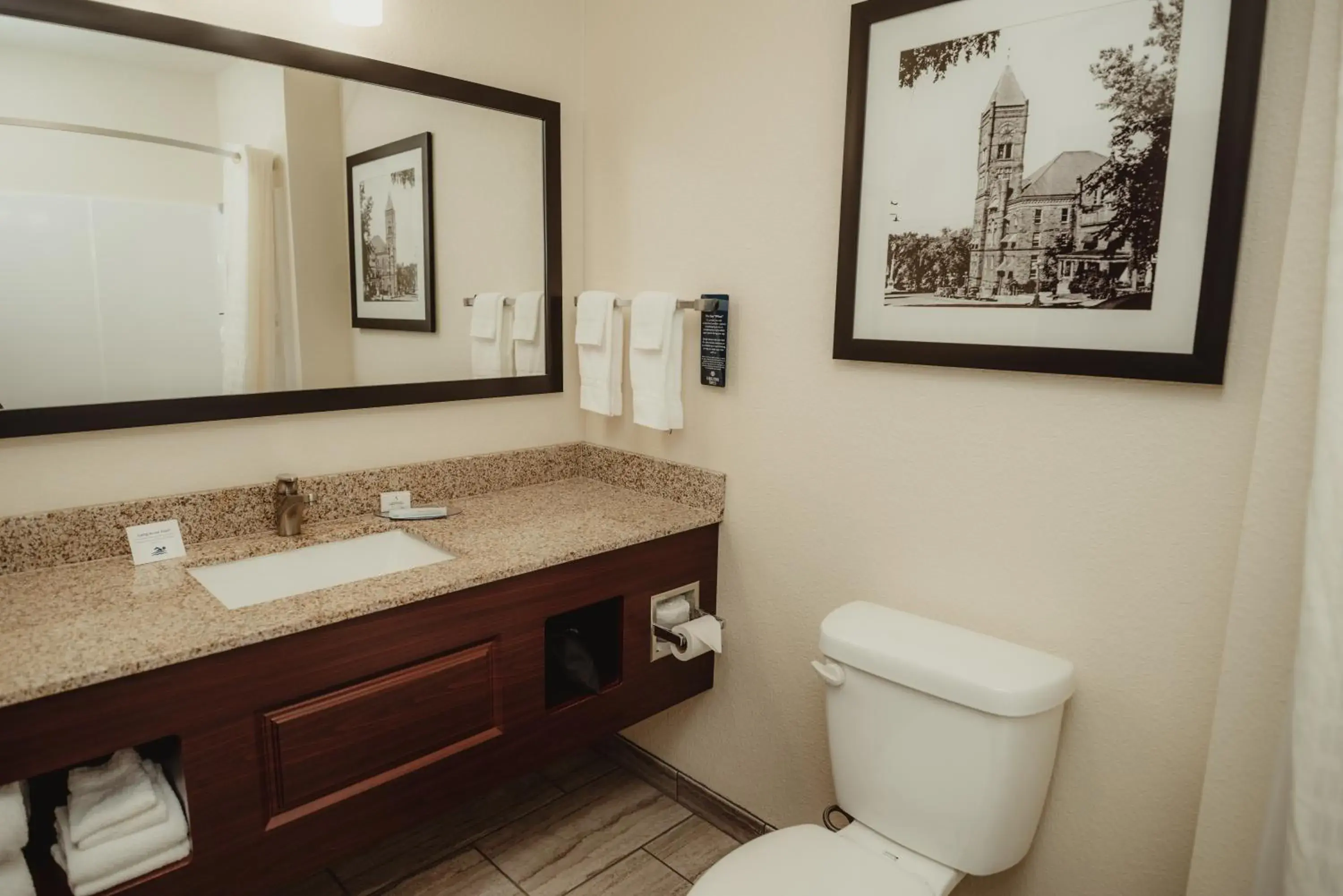 Bathroom in Cobblestone Hotel & Suites - Ottumwa Bathroom in Cobblestone Hotel & Suites - Ottumwa