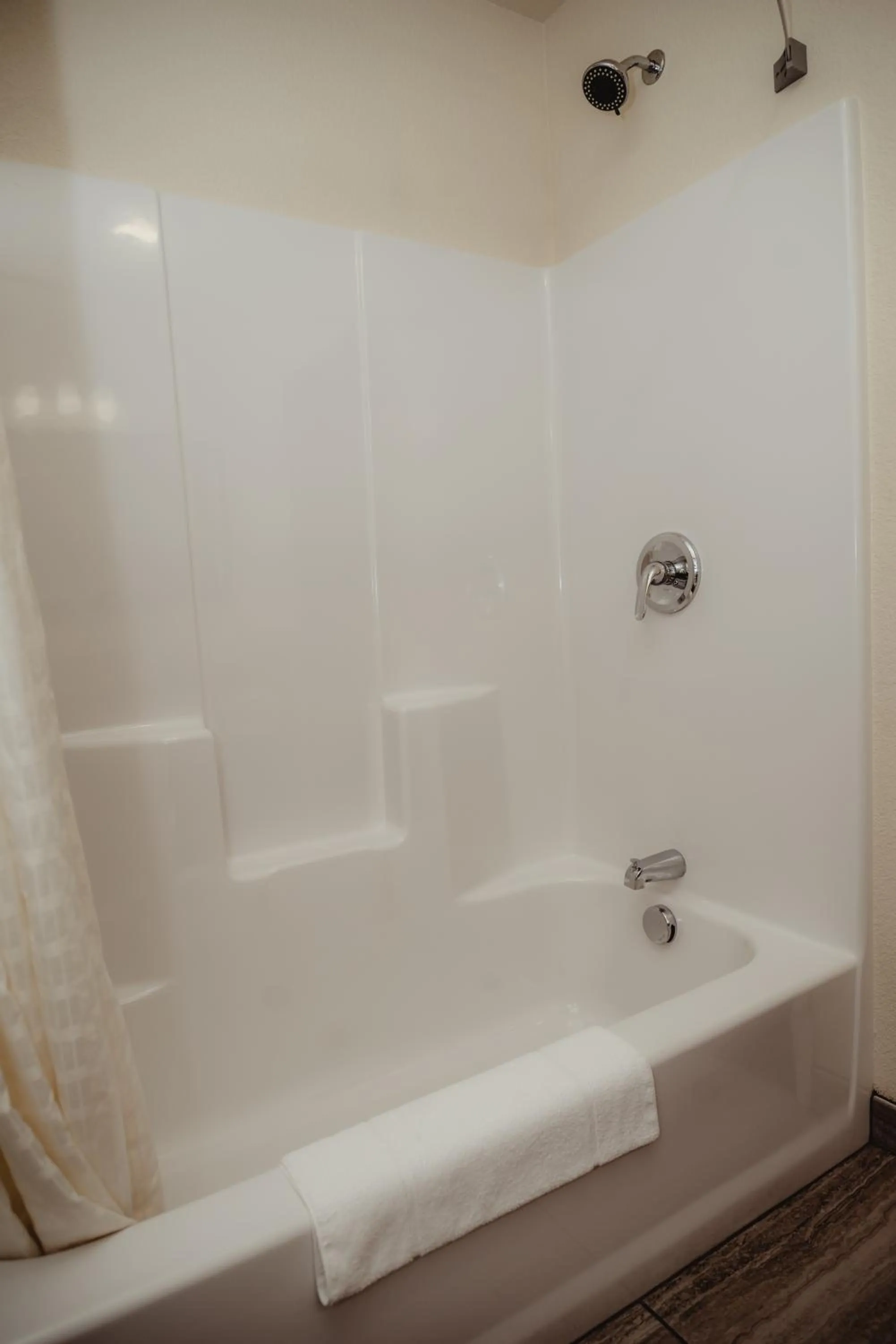 Bathroom in Cobblestone Hotel & Suites - Ottumwa