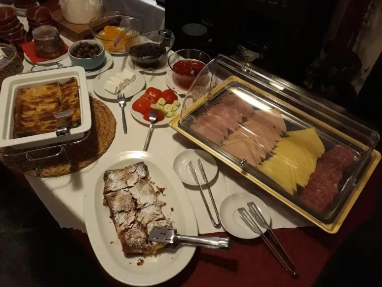 Buffet breakfast in Heliotopos Apartments