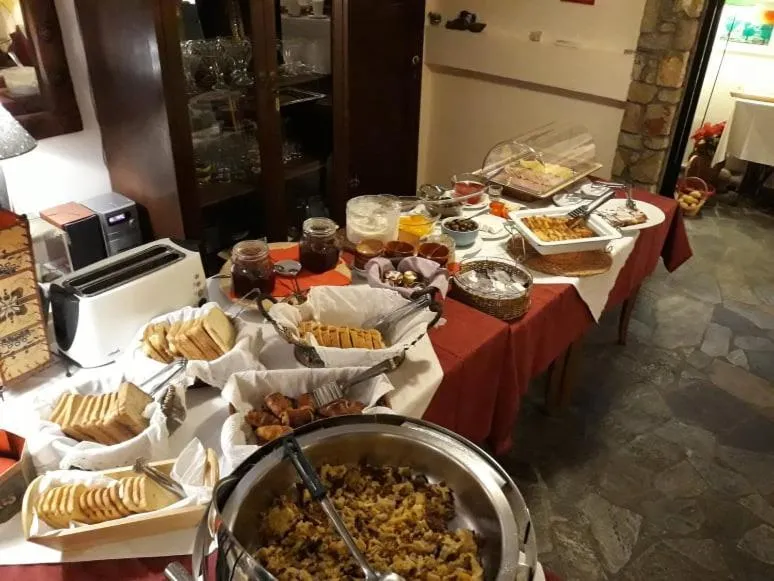 Buffet breakfast in Heliotopos Apartments