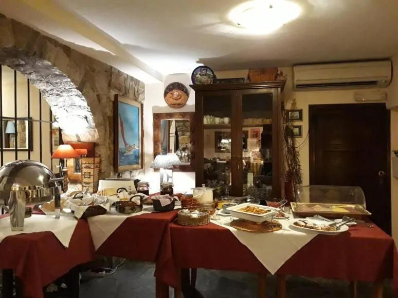 Food and drinks in Heliotopos Apartments