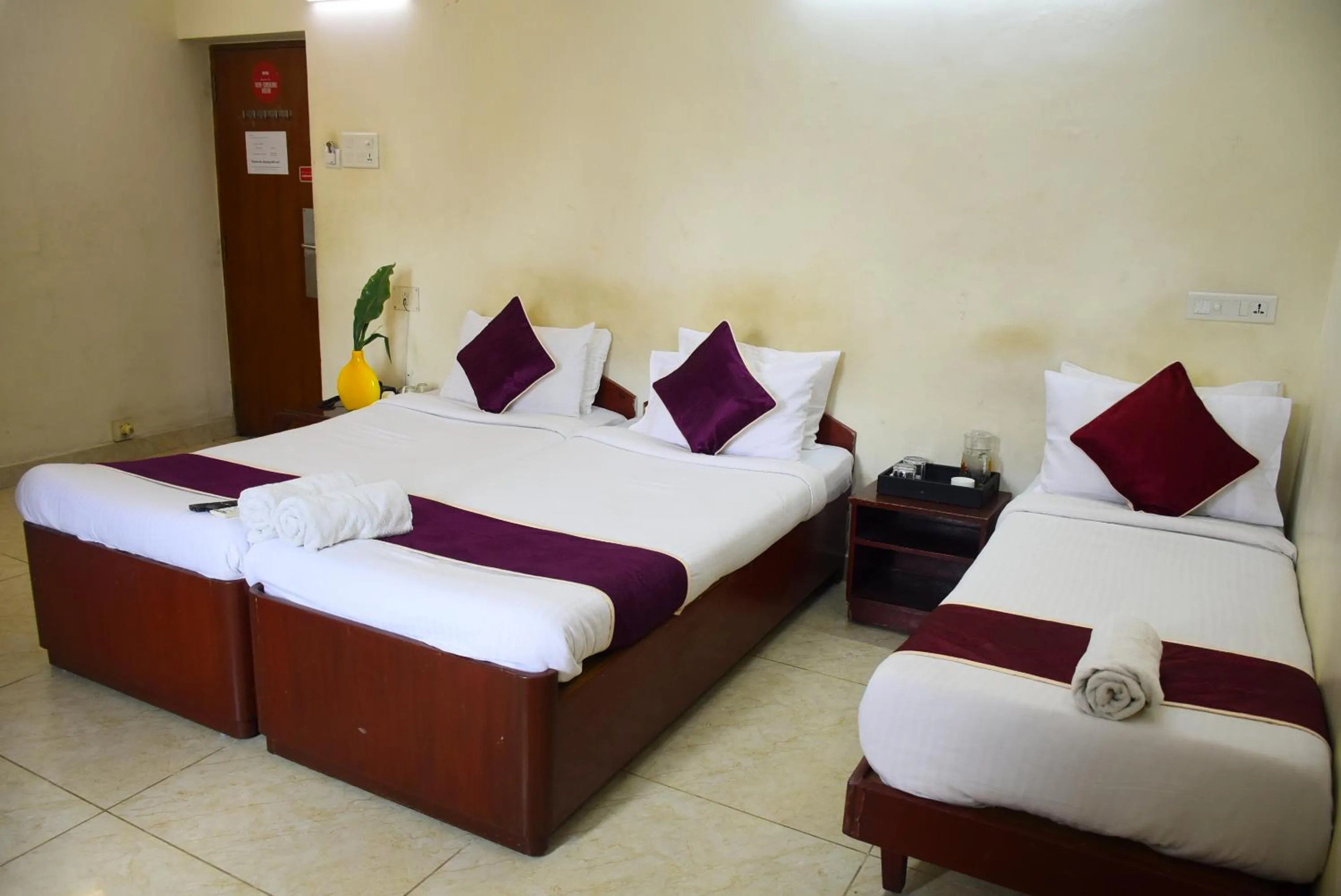 Bedroom, Bed in Naksha Tree Hotels Kishore Inn - Koyambedu