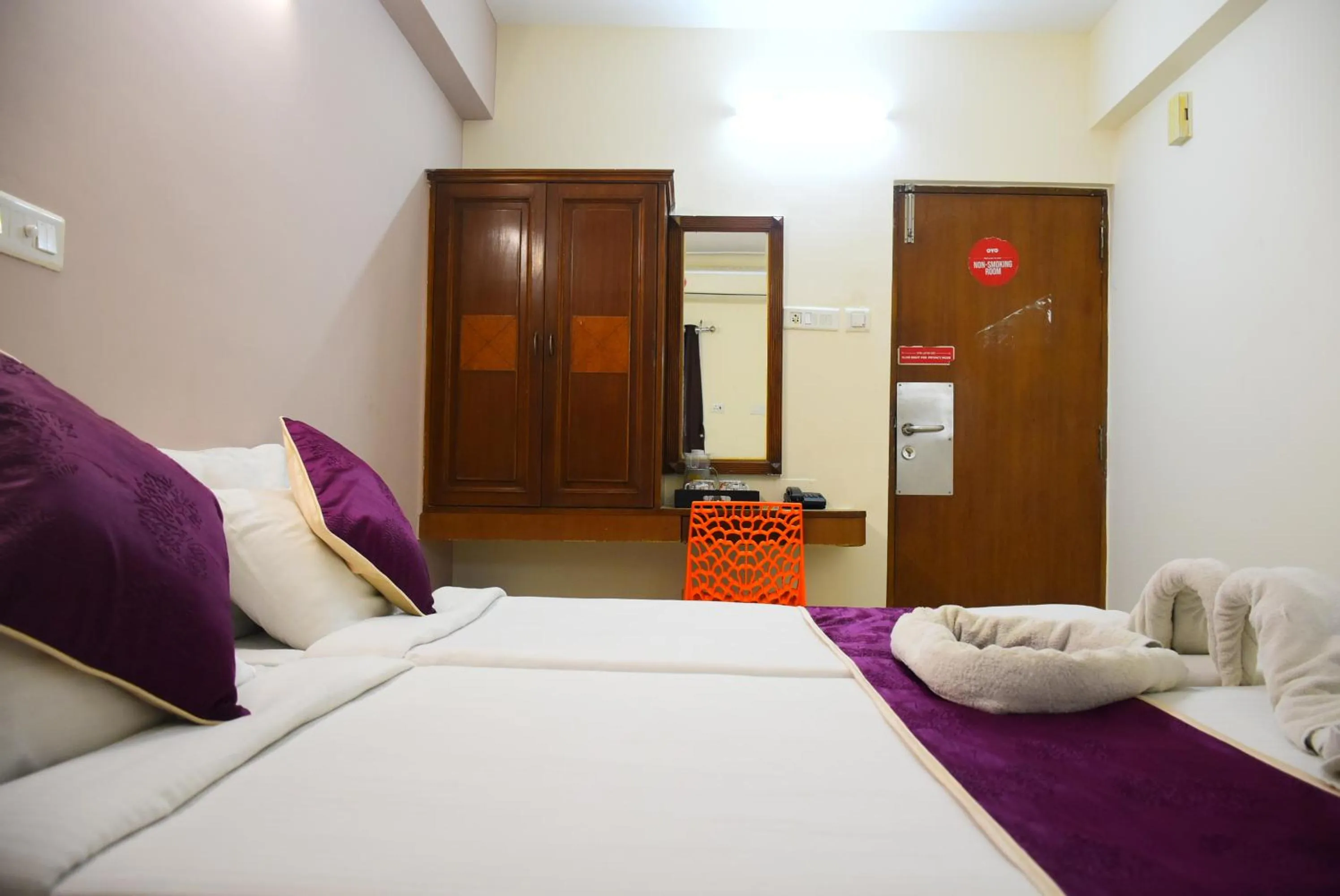 Bed in Naksha Tree Hotels Kishore Inn - Koyambedu