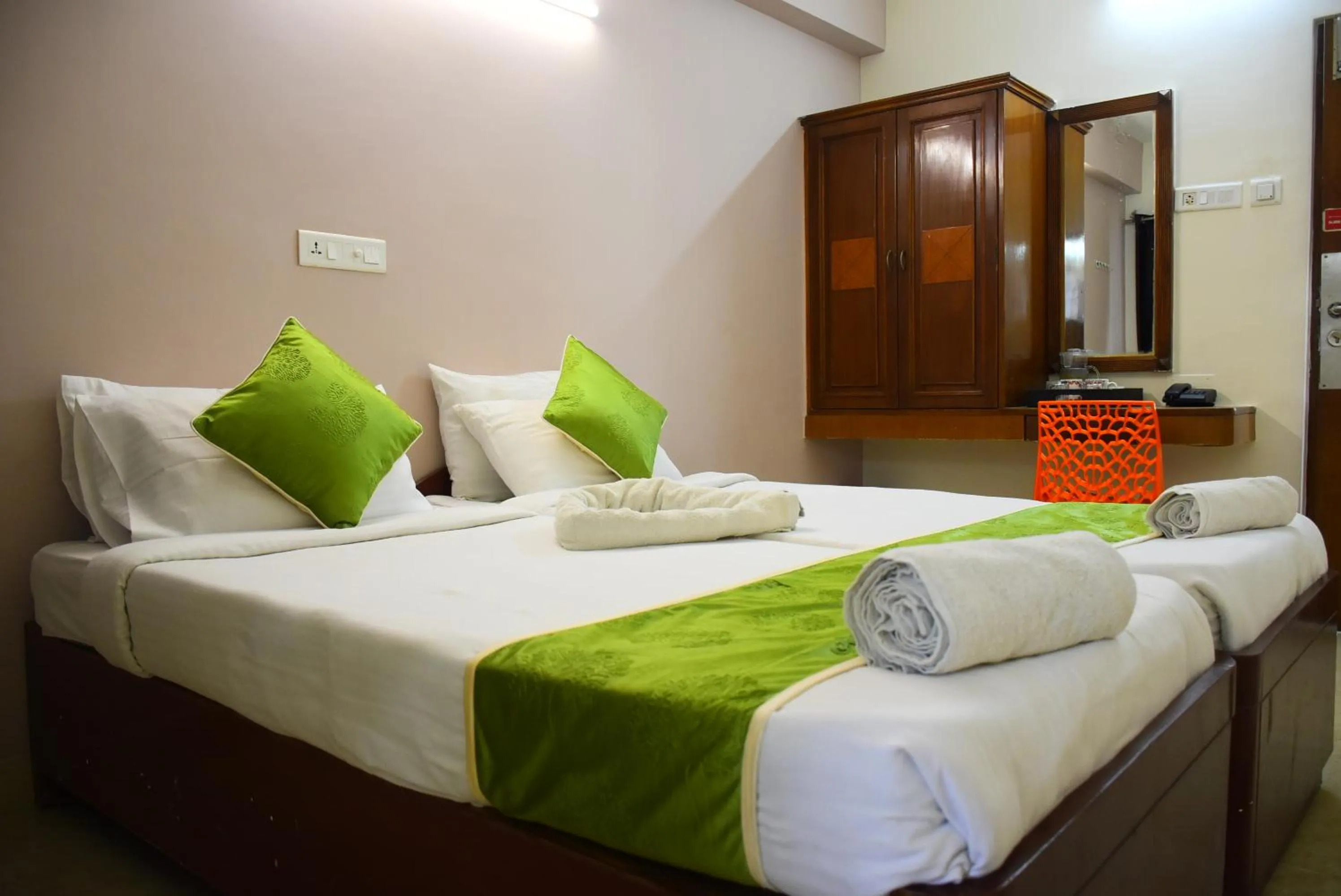 Bed in Naksha Tree Hotels Kishore Inn - Koyambedu