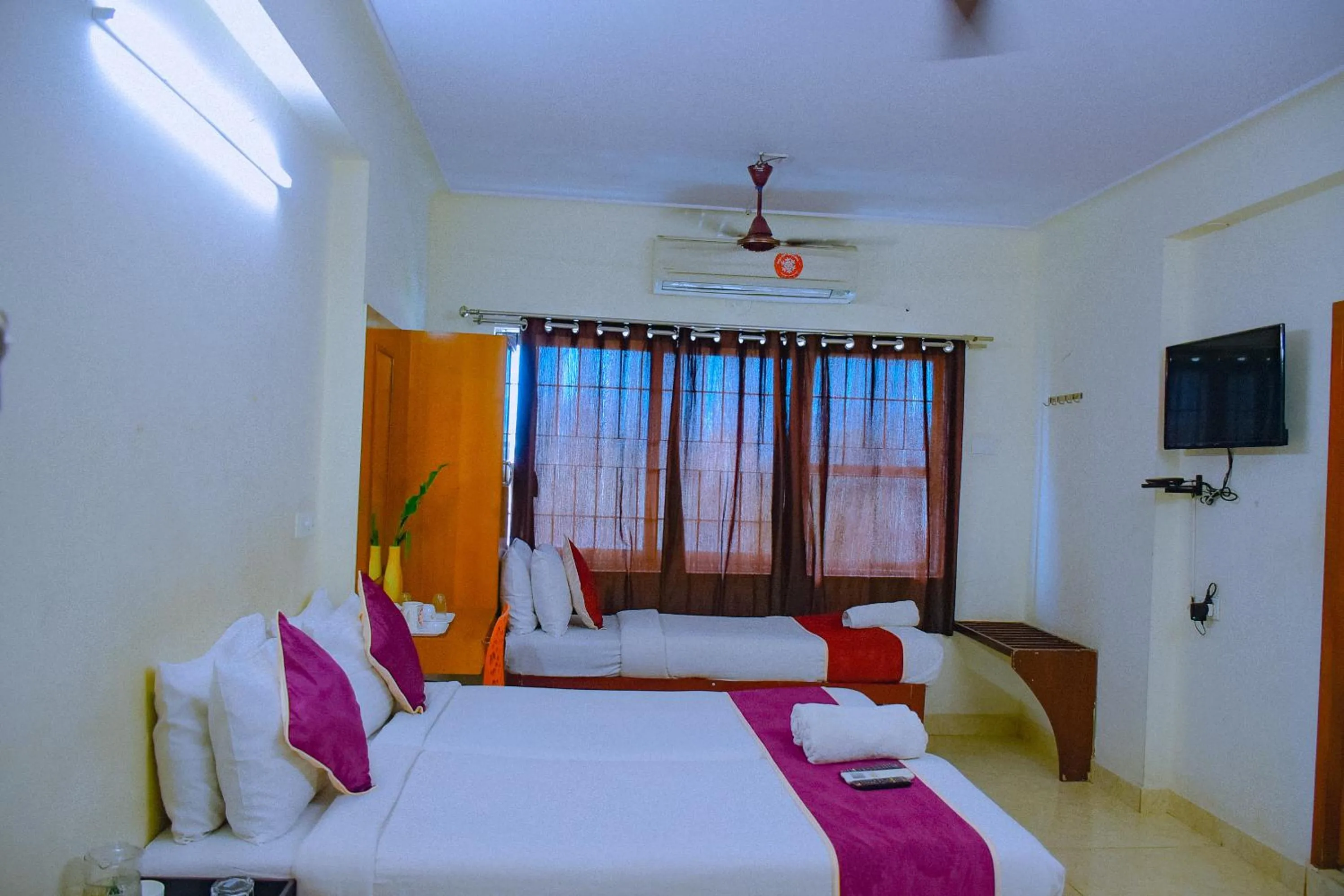 Bedroom, Bed in Naksha Tree Hotels Kishore Inn - Koyambedu