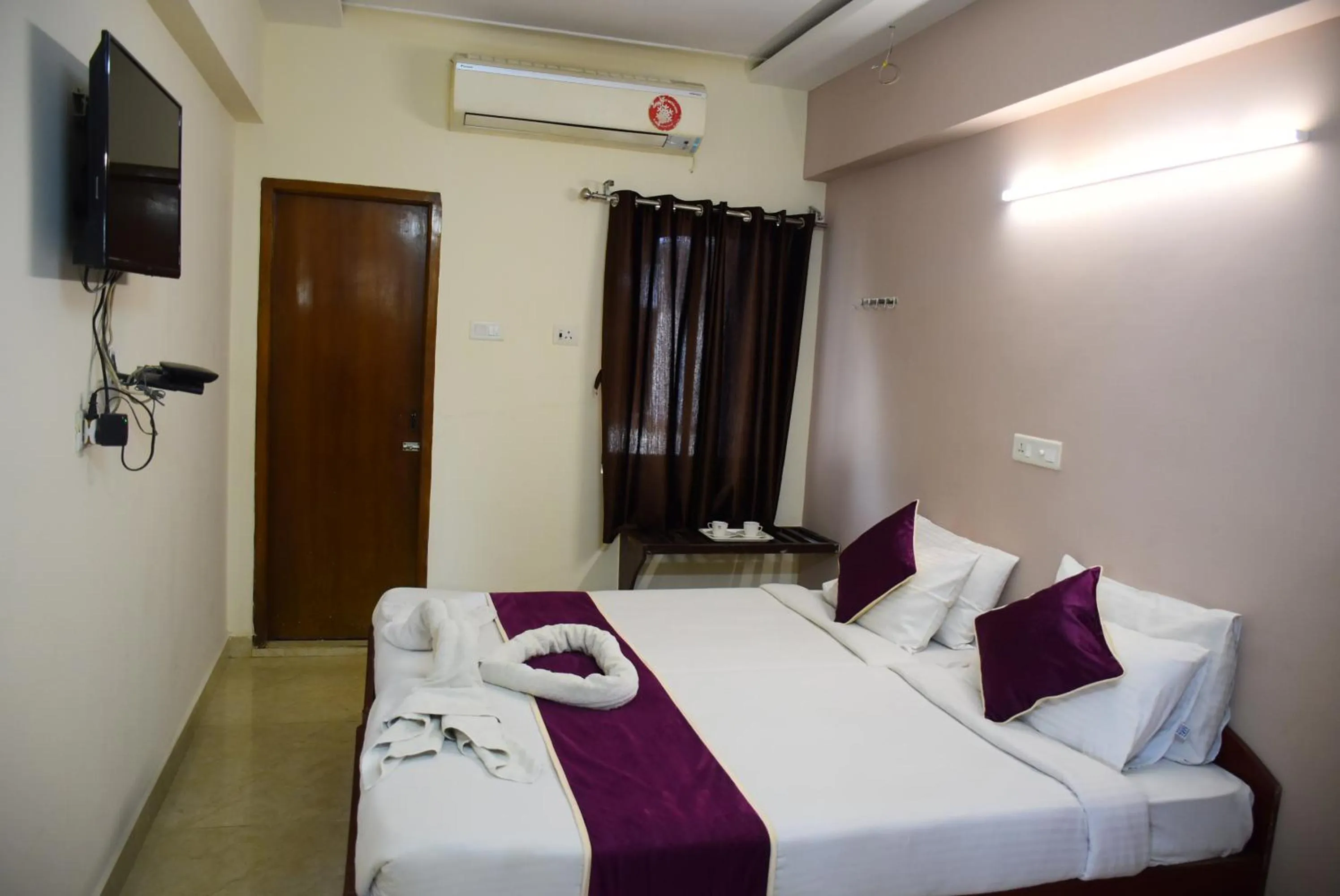 Bed in Naksha Tree Hotels Kishore Inn - Koyambedu