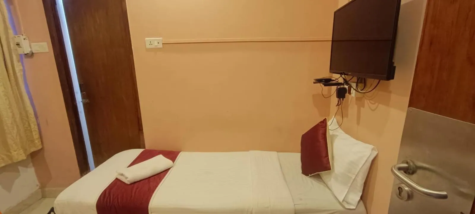 Bedroom, Bed in Naksha Tree Hotels Kishore Inn - Koyambedu