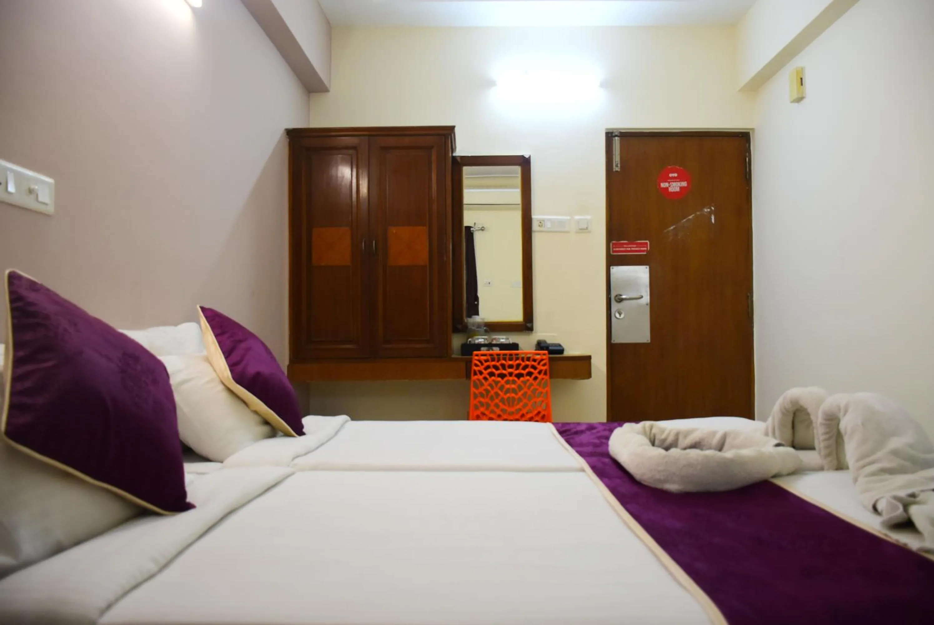 Bed in Naksha Tree Hotels Kishore Inn - Koyambedu
