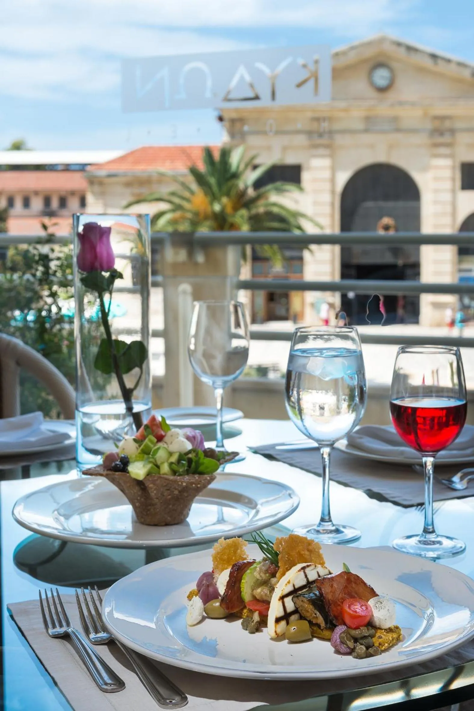 Restaurant/places to eat in Kydon The Heart City Hotel