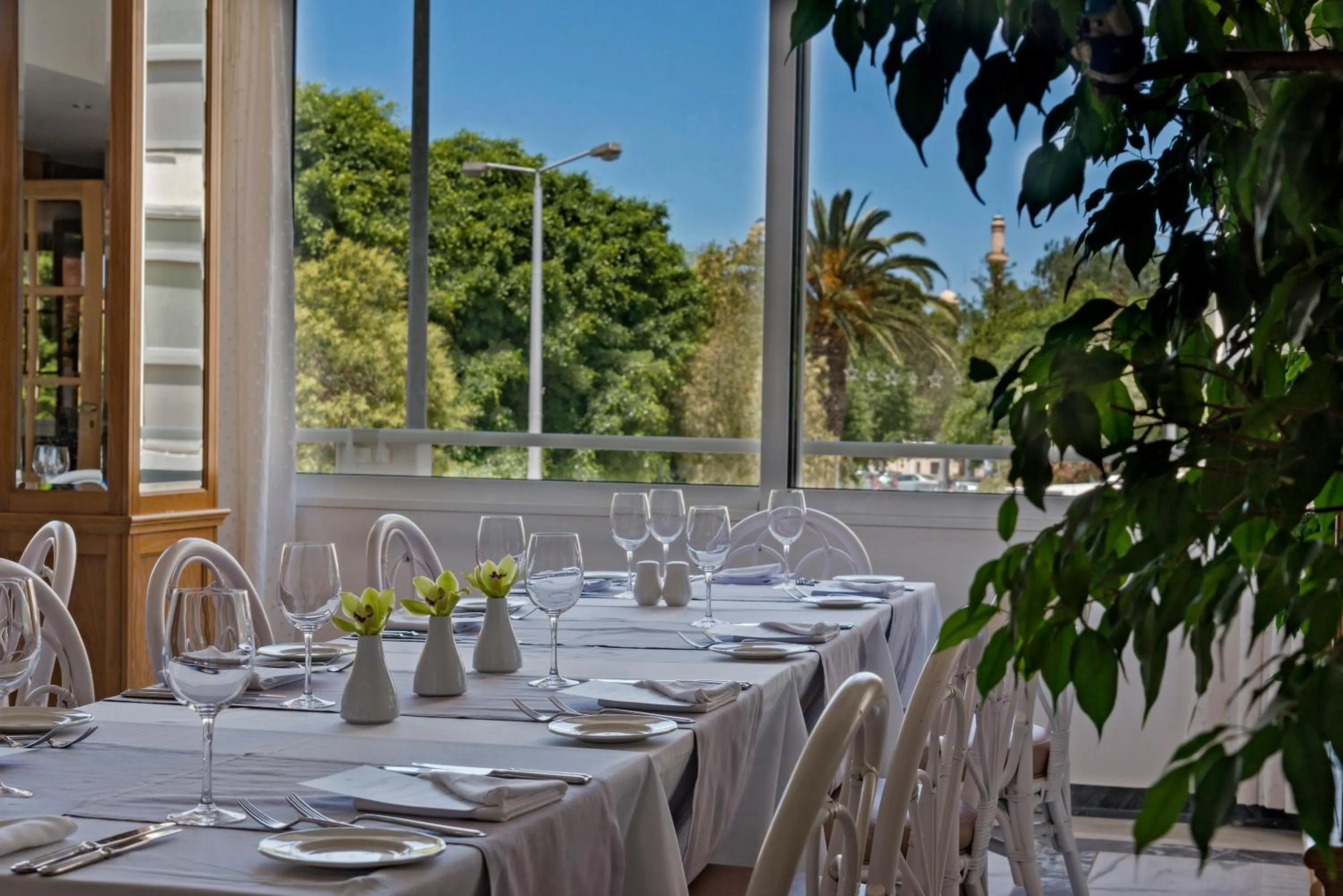 Restaurant/places to eat in Kydon The Heart City Hotel