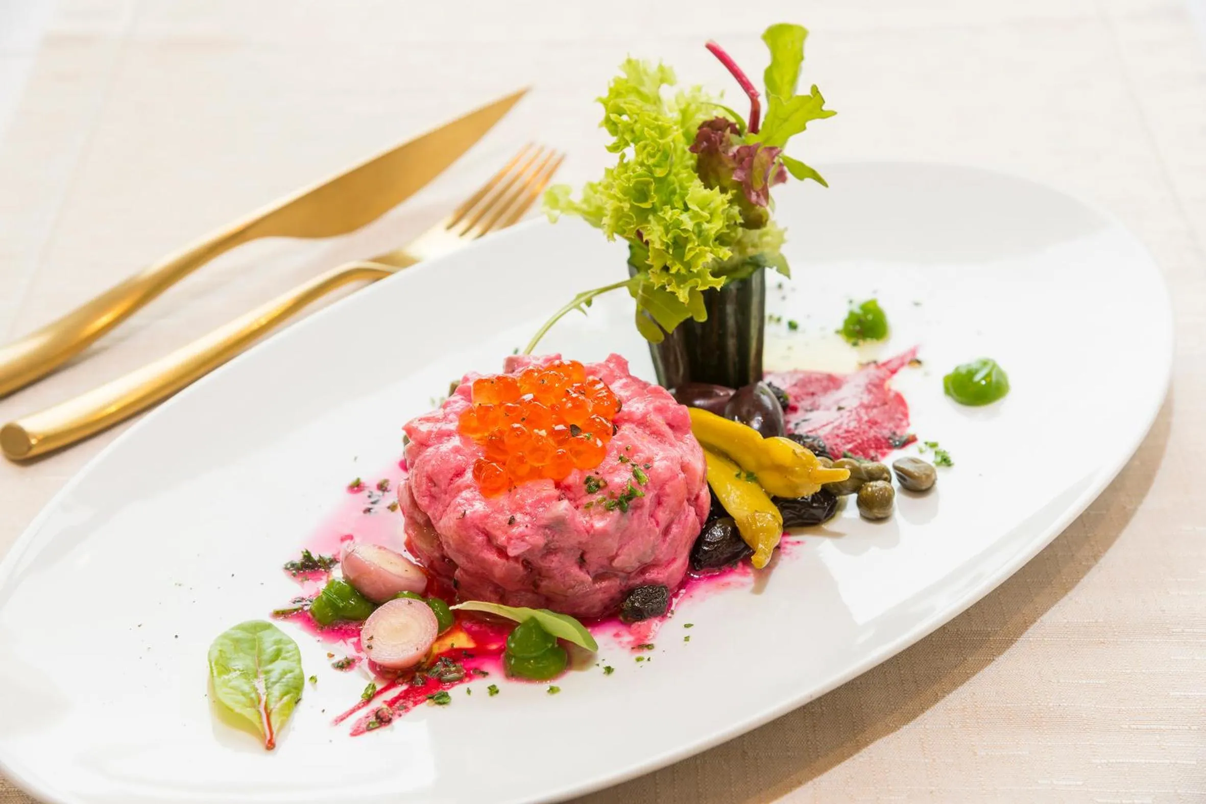 Restaurant/places to eat in Kydon The Heart City Hotel