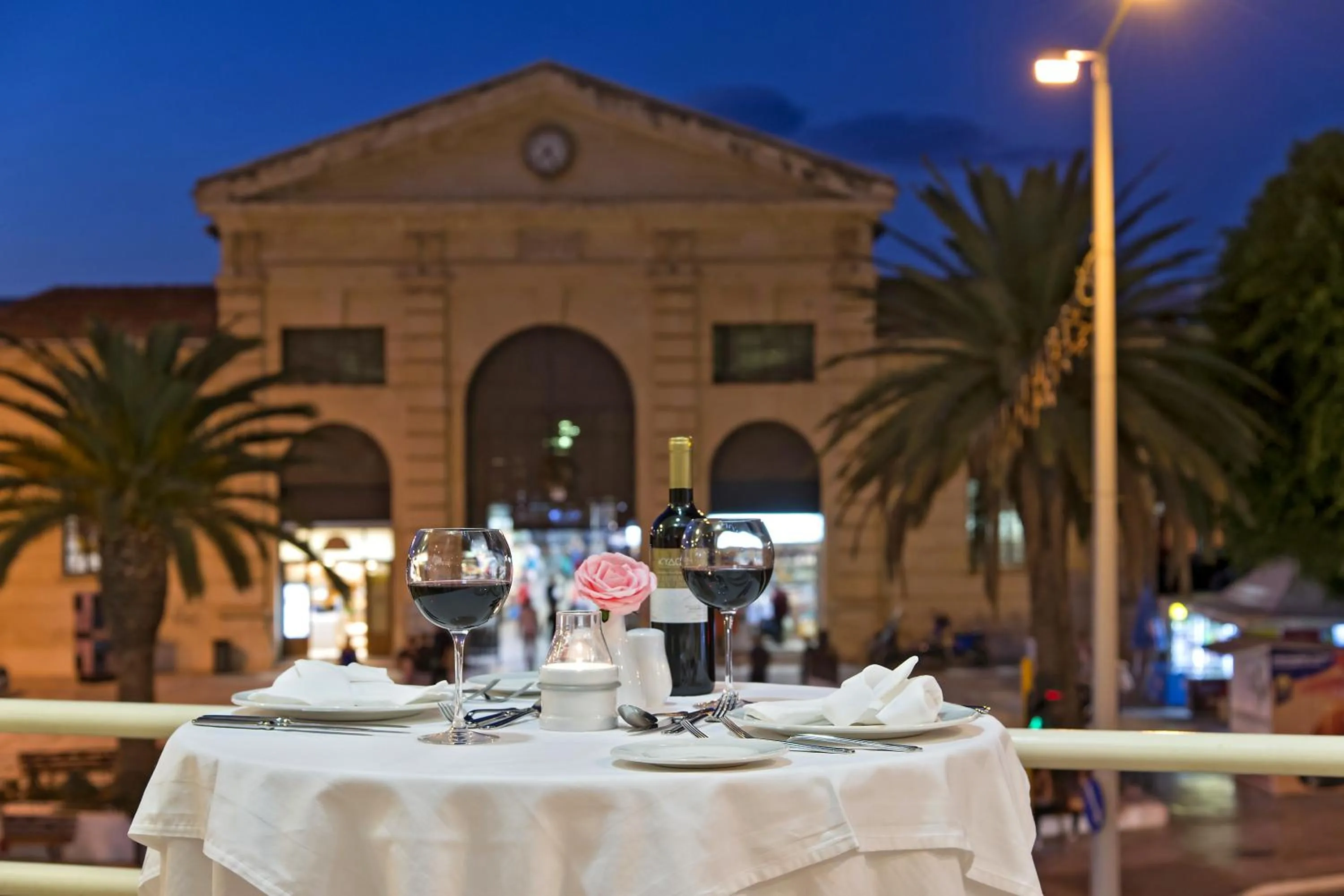 Restaurant/places to eat in Kydon The Heart City Hotel