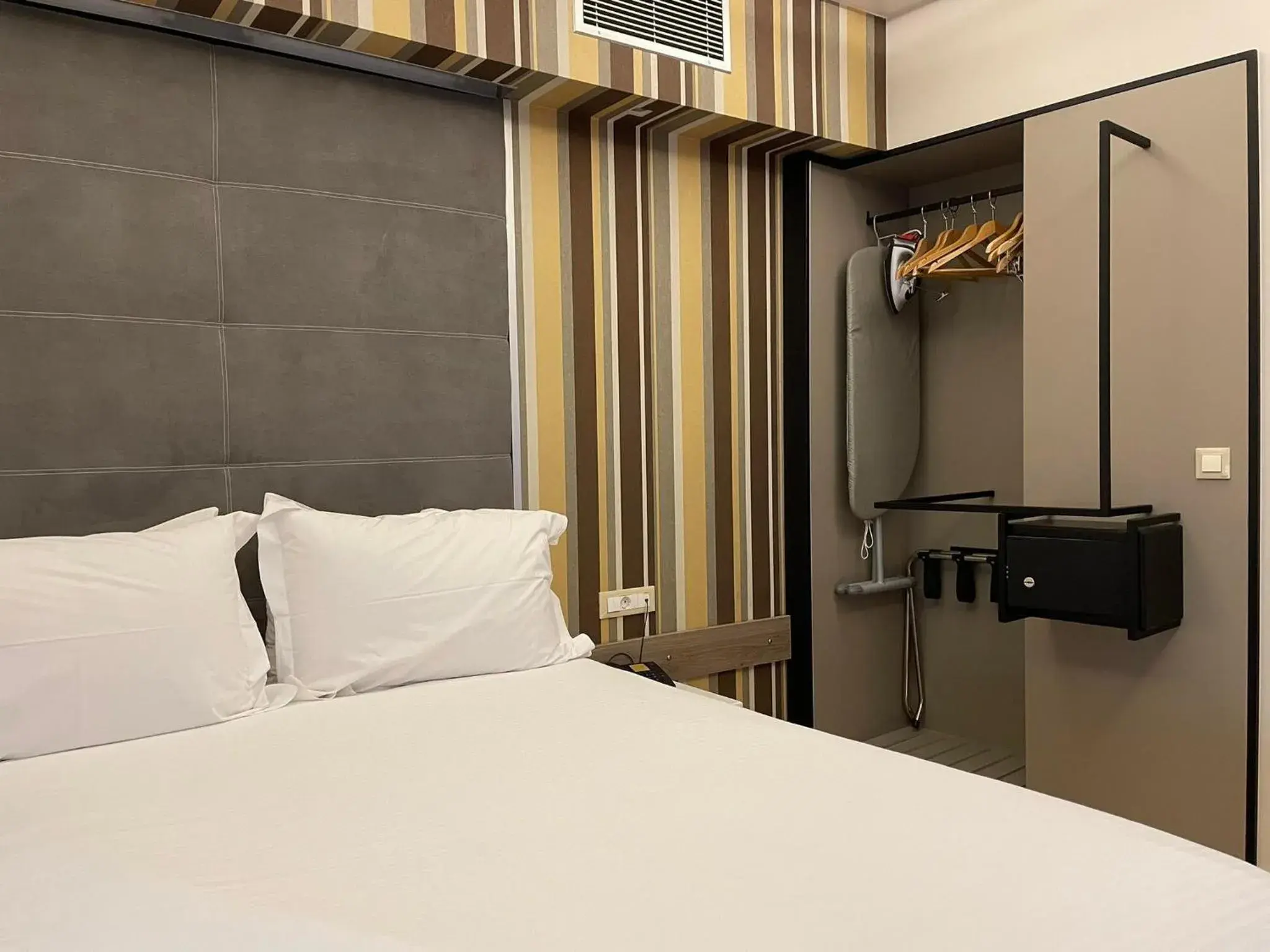 Bedroom, Bed in Kastro Hotel Bedroom, Bed in Kastro Hotel