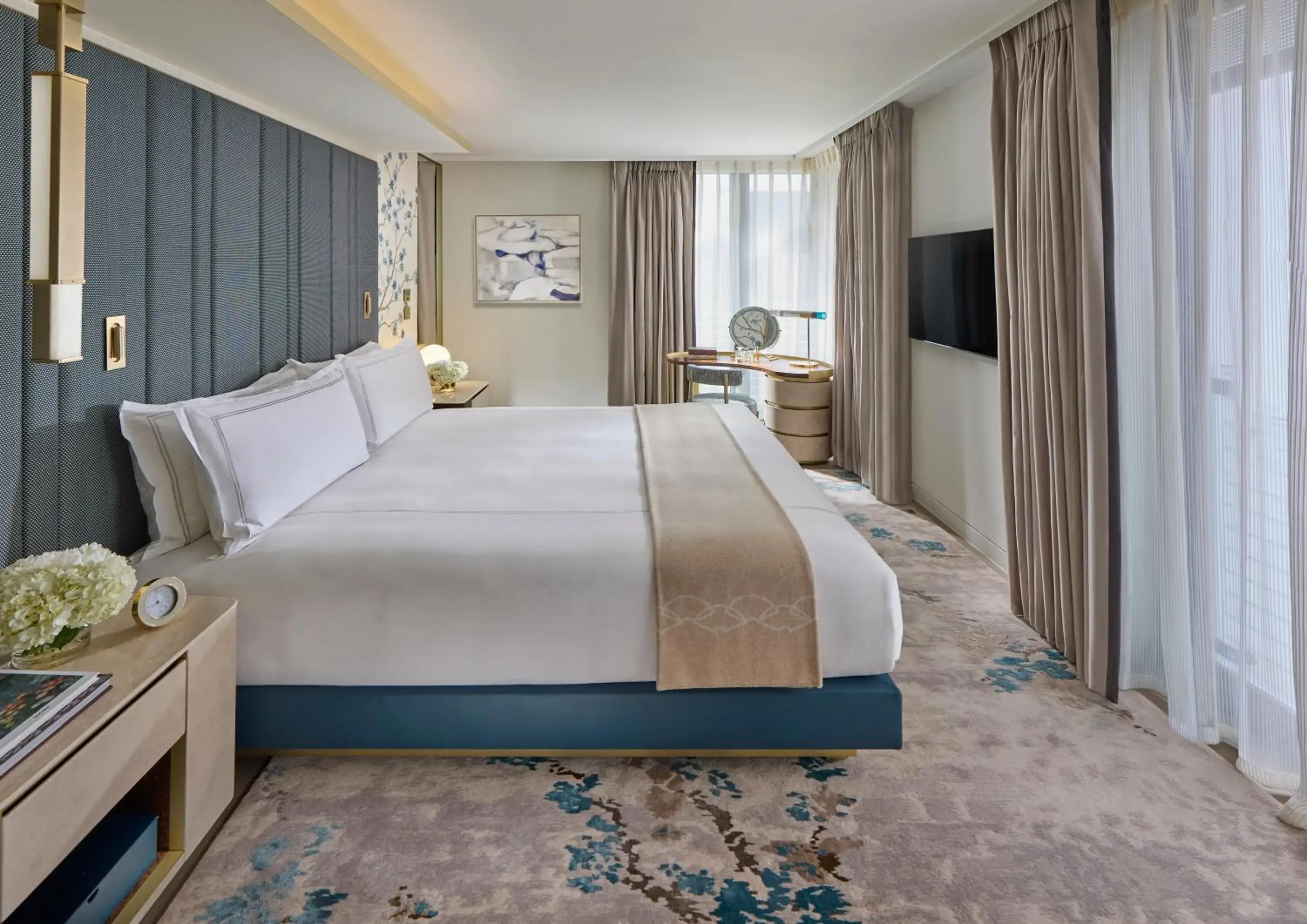 Bedroom, Bed in Mandarin Oriental Mayfair, London Bedroom, Bed in Mandarin Oriental Mayfair, London