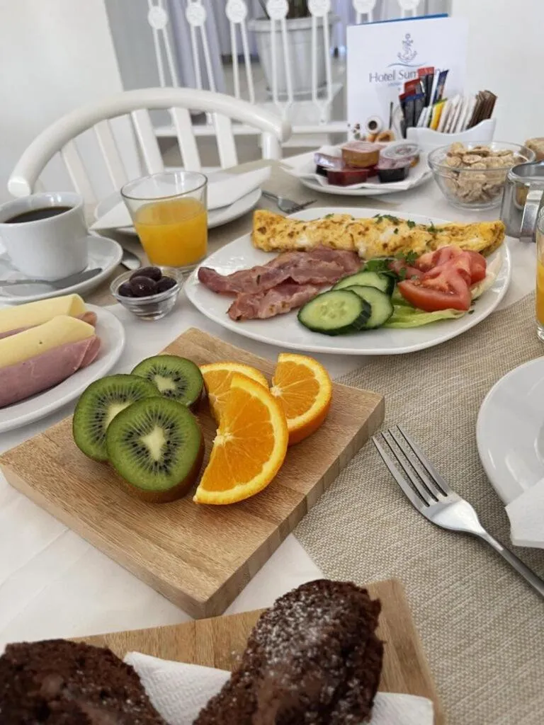 Breakfast in Hotel Summery