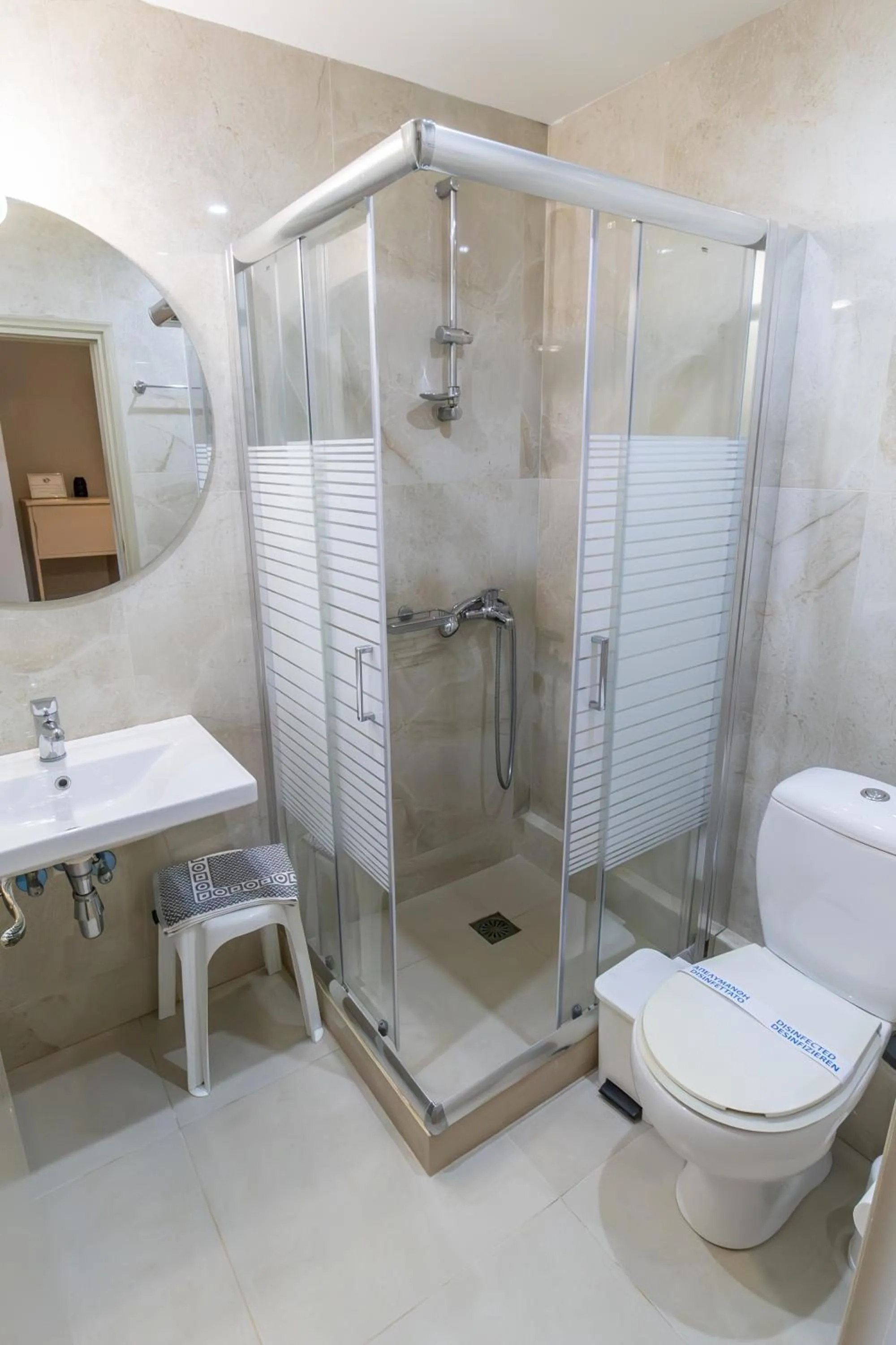 Shower in Hotel Summery