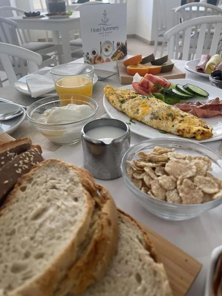 Breakfast in Hotel Summery