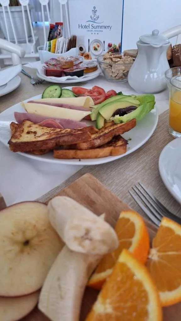 Breakfast in Hotel Summery