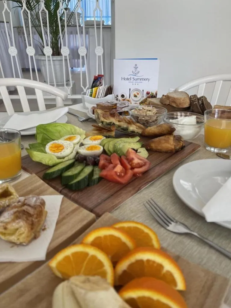 Breakfast in Hotel Summery