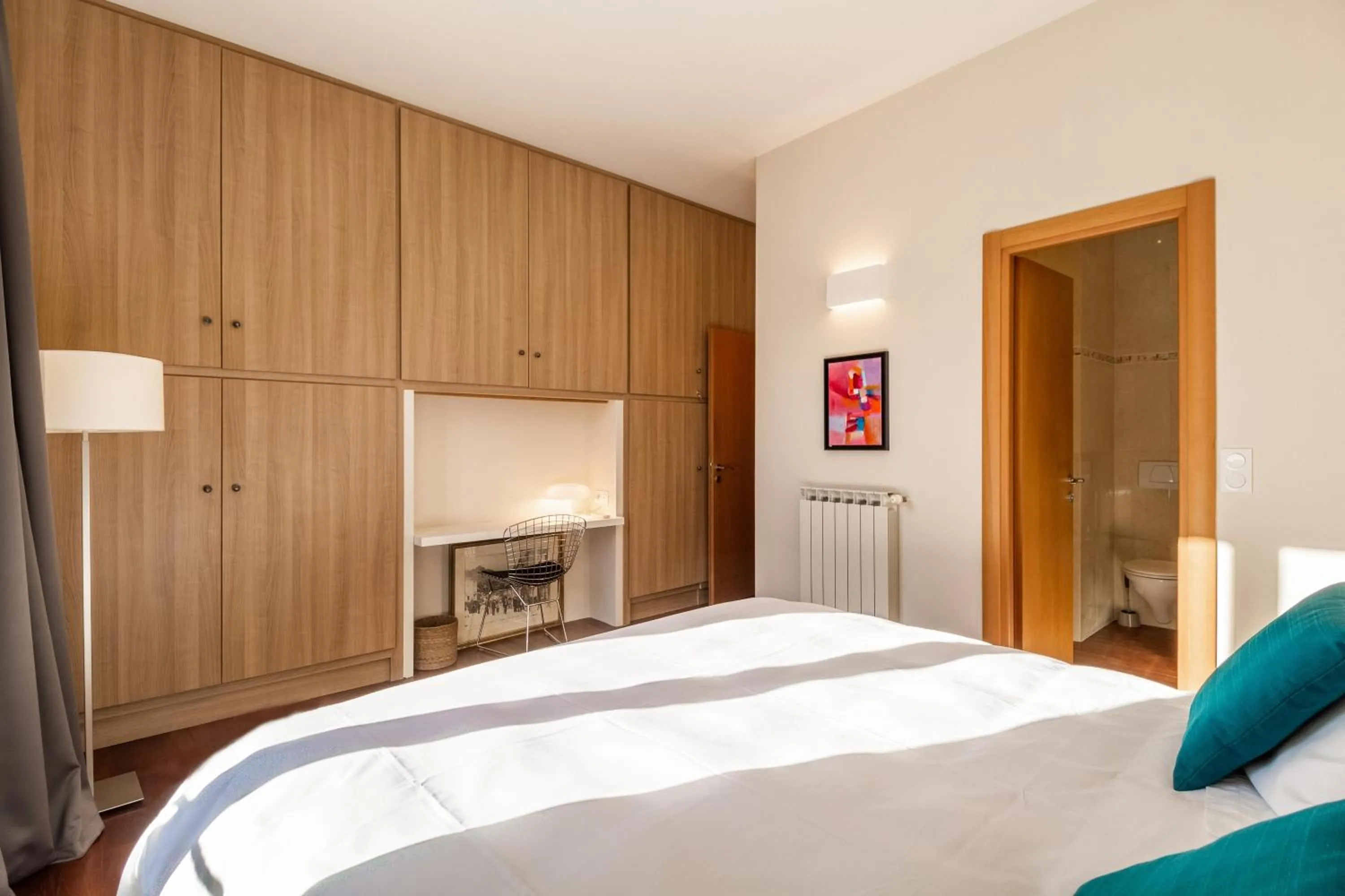 Market Square 2 bedrooms 2 baths AC private garage