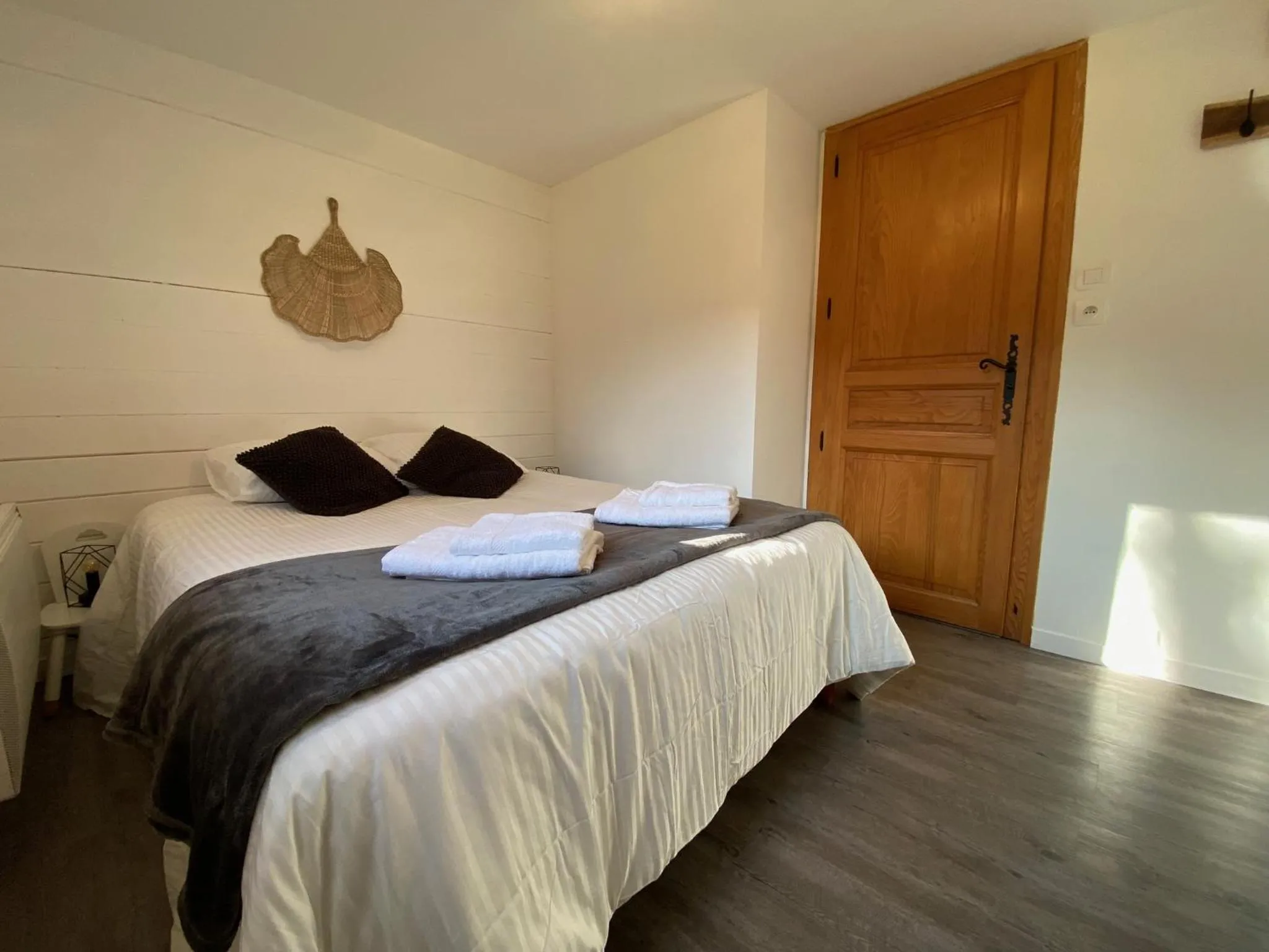 Bedroom, Bed in Chalet les Bleuets 12p - babyfoot & Wii