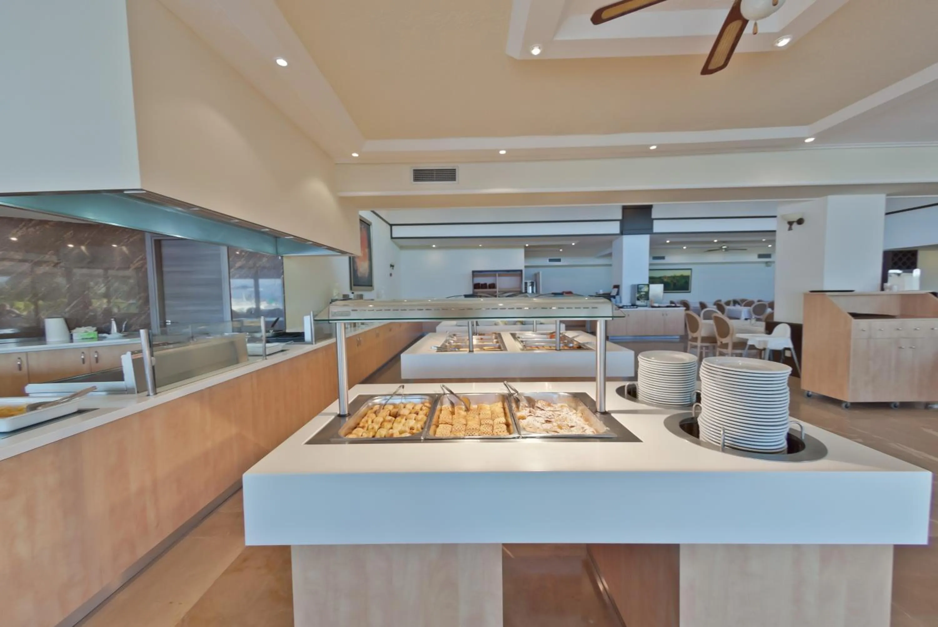 Restaurant/places to eat in Palmariva Beach Hotel