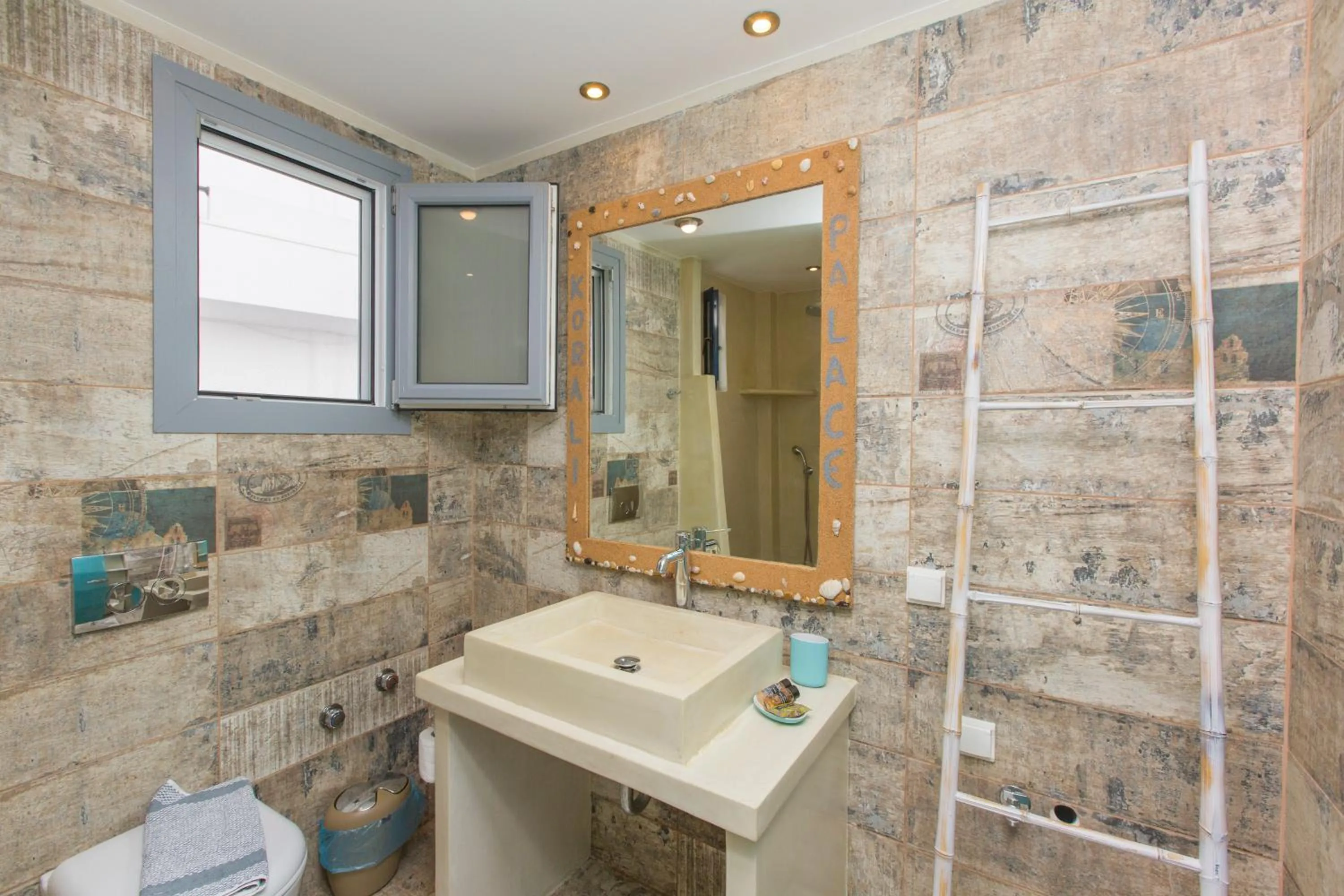 Toilet in Korali Palace