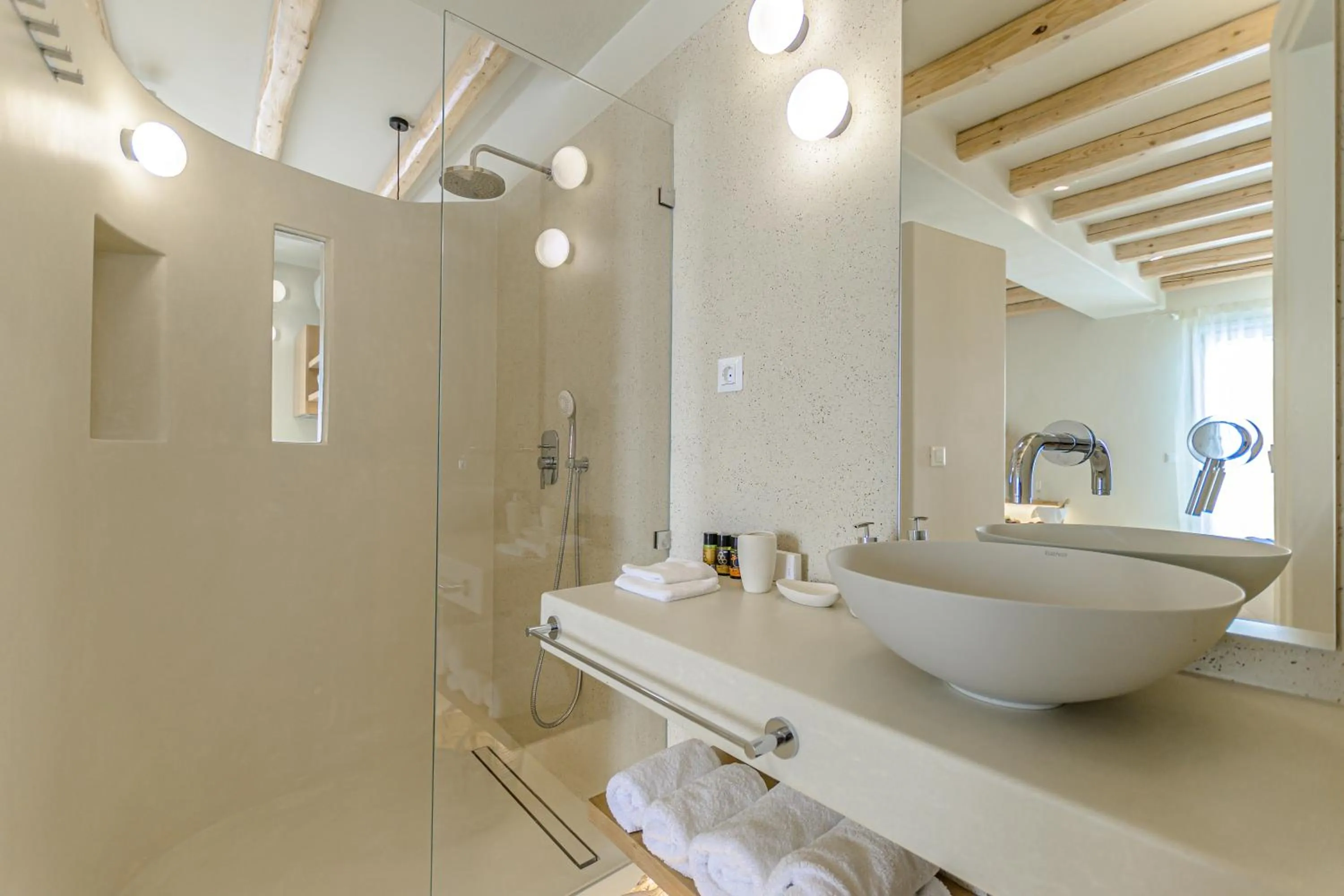 Shower in Antony Suites (Adults Only)