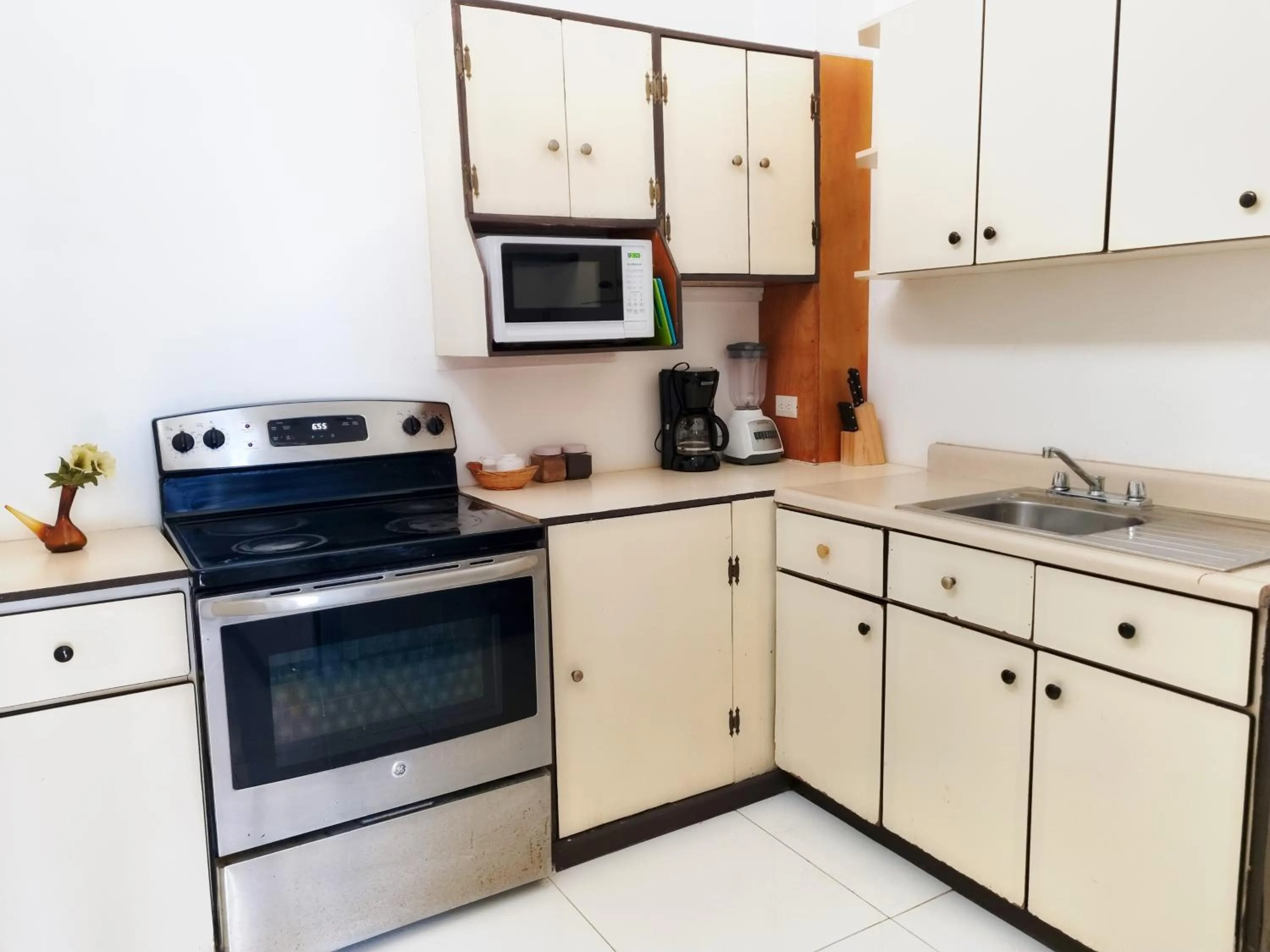 Kitchen or kitchenette in 714 Studios