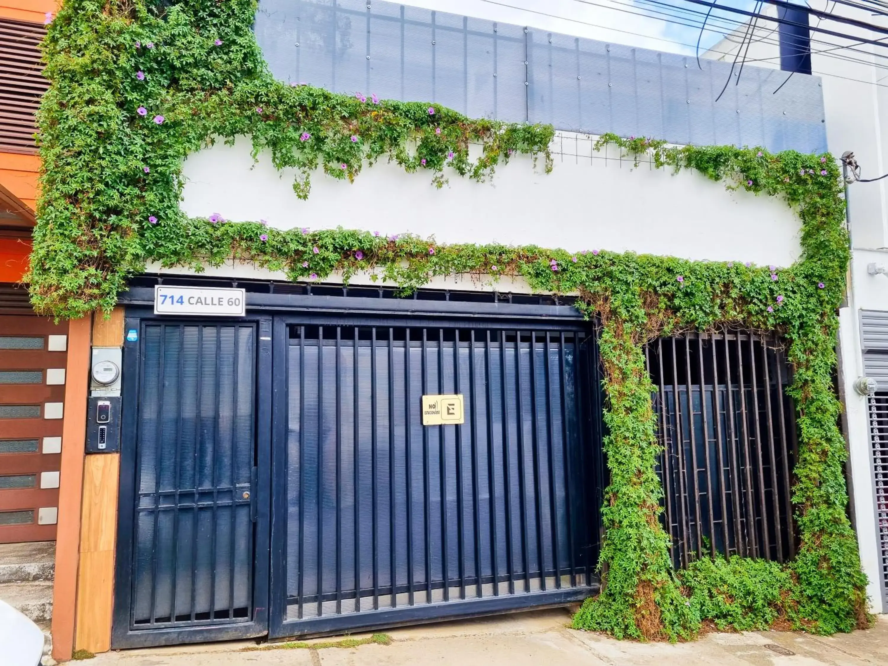 Property building in 714 Studios Property building in 714 Studios