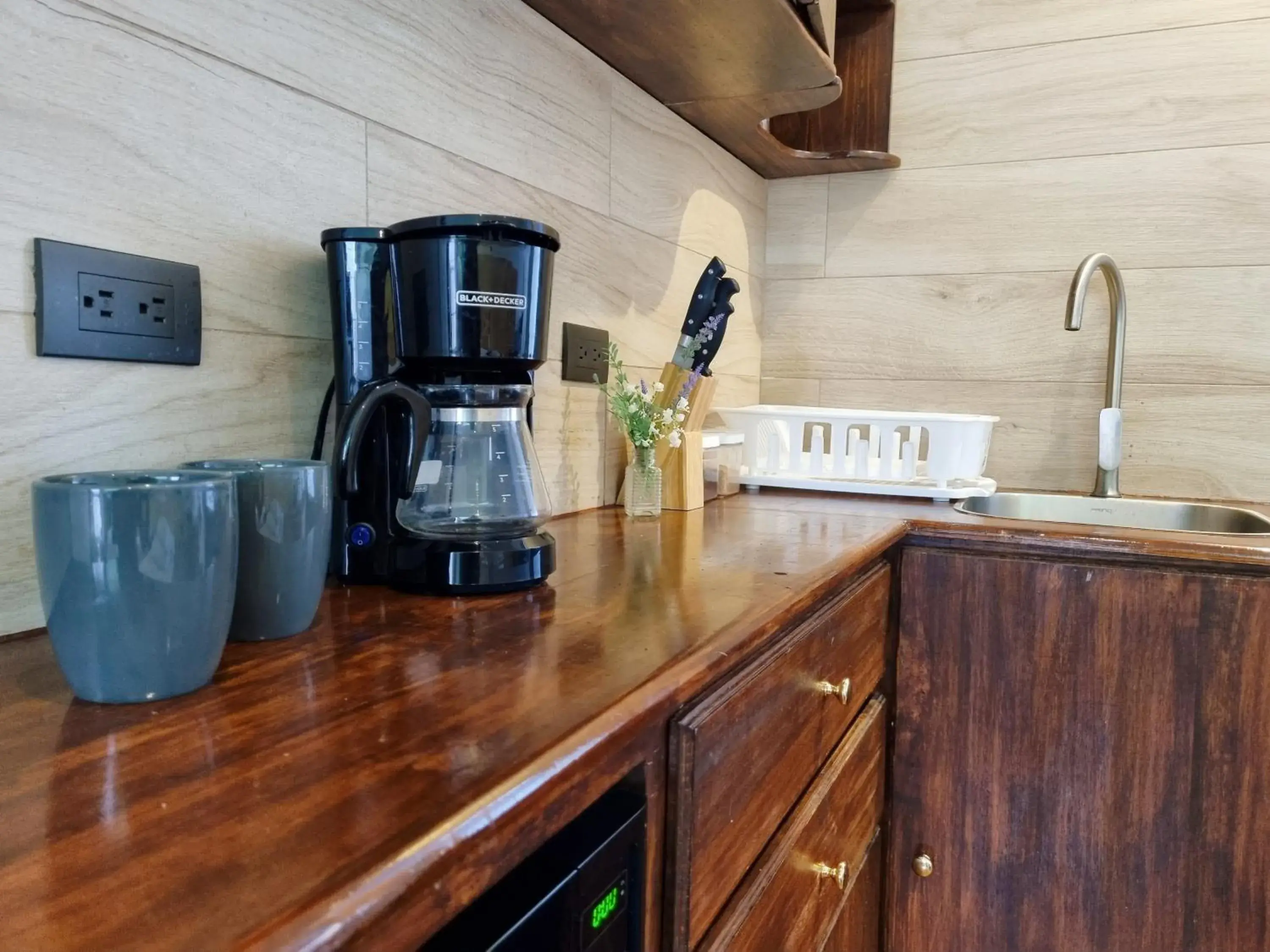 Coffee/tea facilities in 714 Studios Coffee/tea facilities in 714 Studios