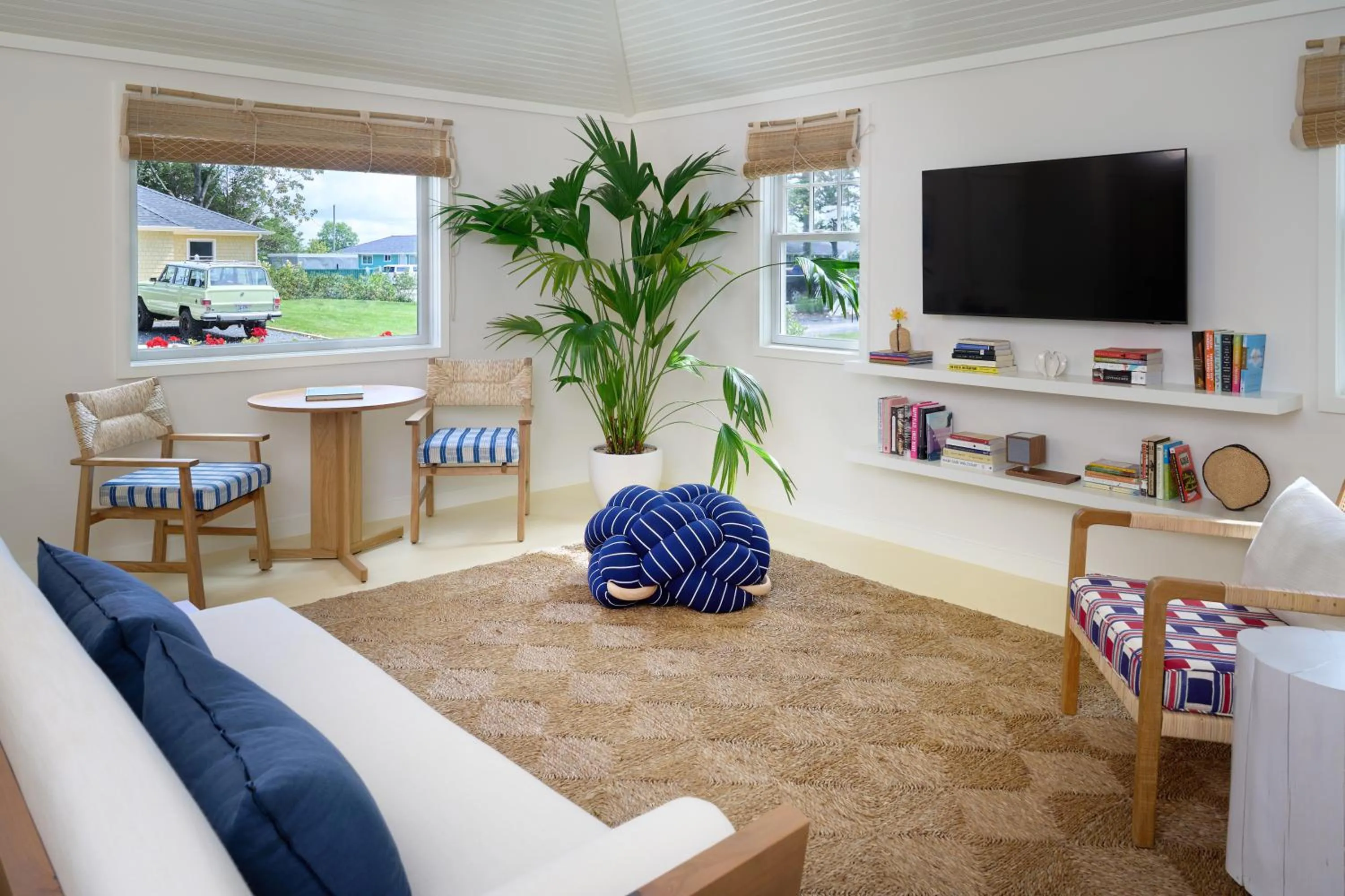 Library in Silver Sands Motel & Beach Bungalows