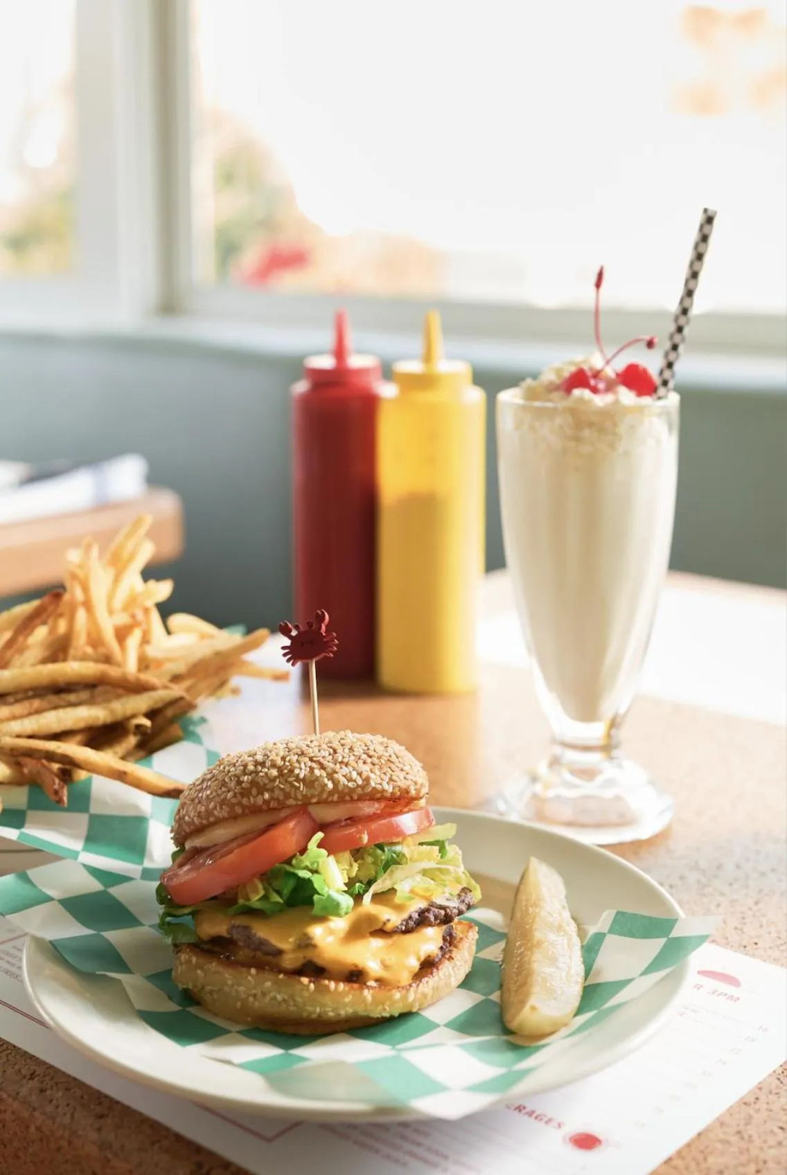 Restaurant/places to eat in Silver Sands Motel & Beach Bungalows