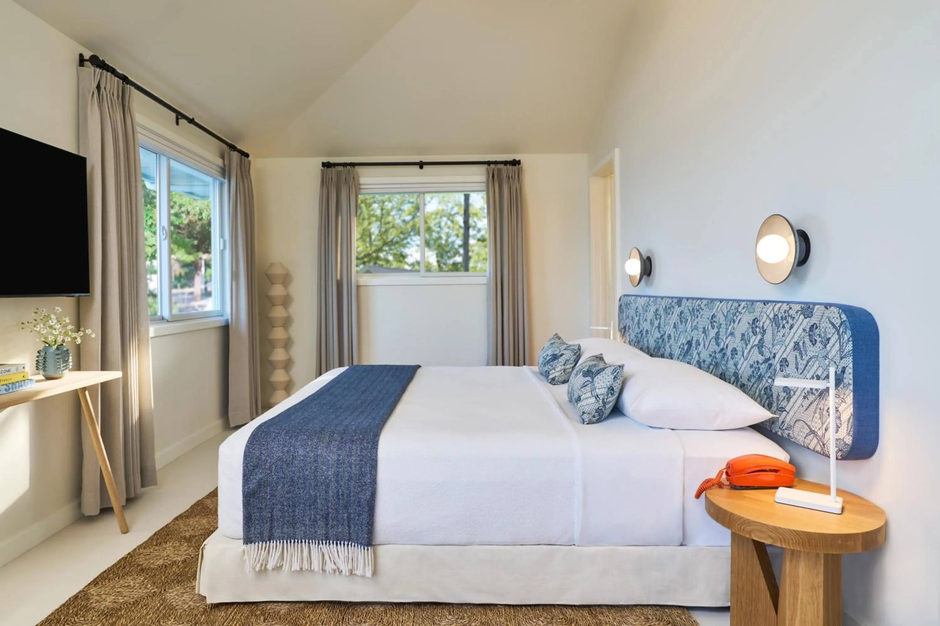 Bed in Silver Sands Motel & Beach Bungalows