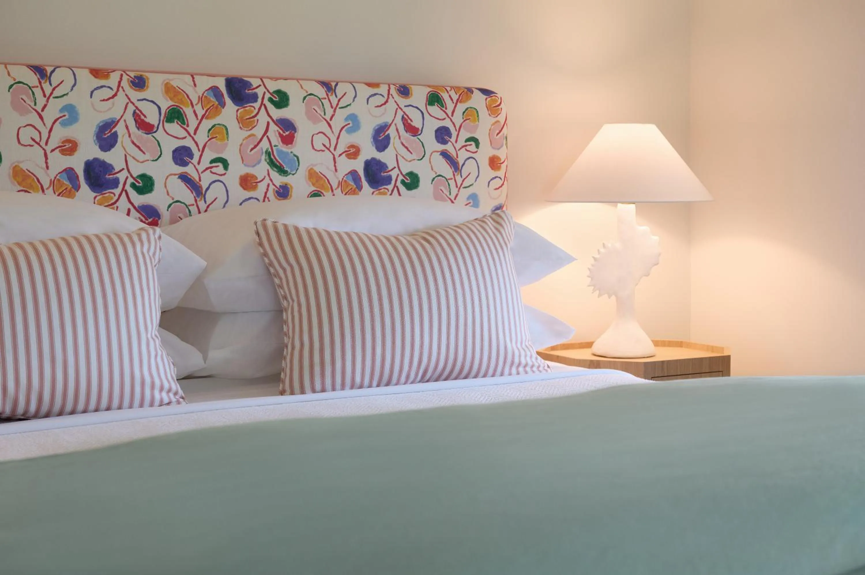 Bed in Silver Sands Motel & Beach Bungalows