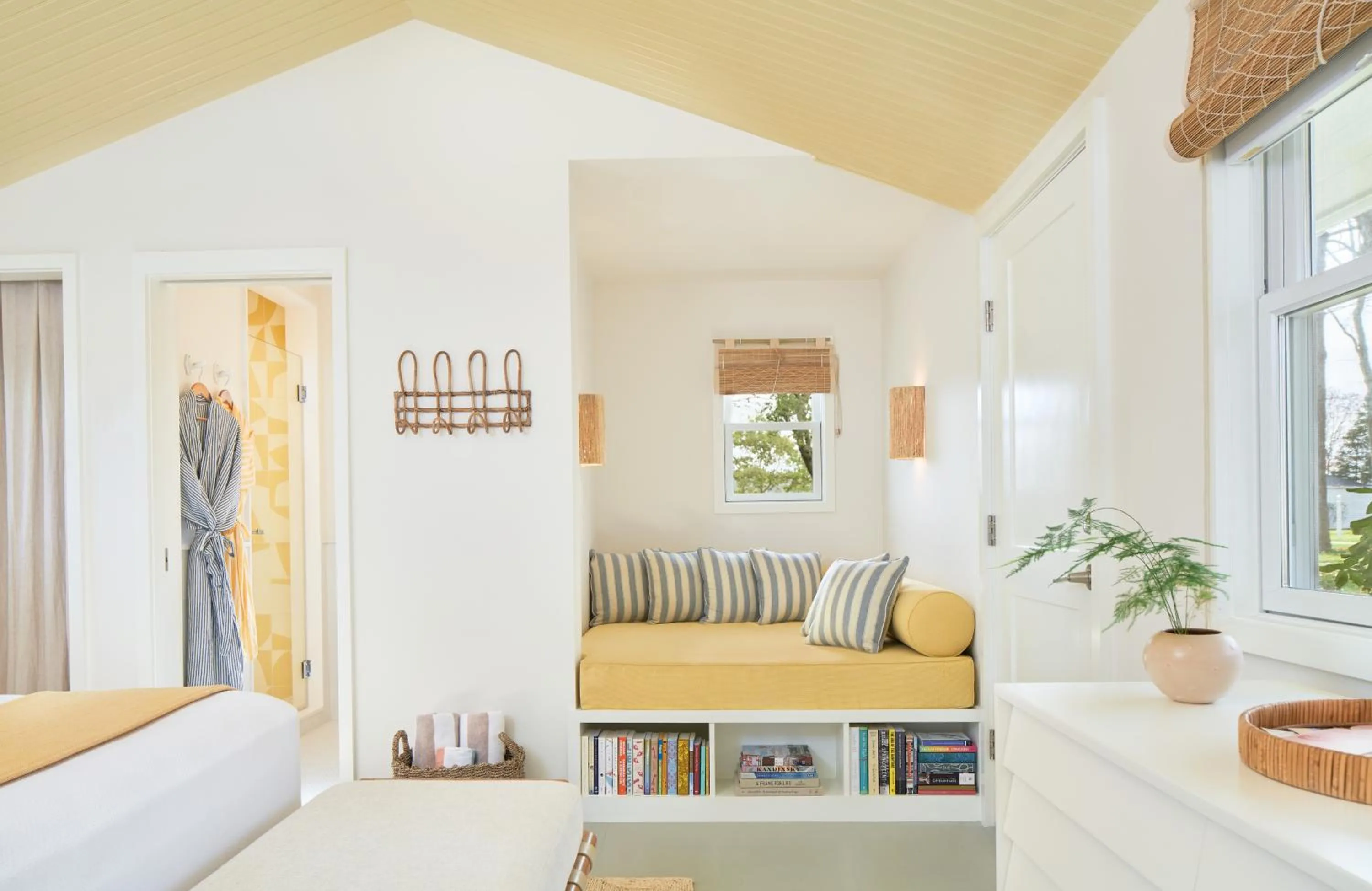 Bed in Silver Sands Motel & Beach Bungalows