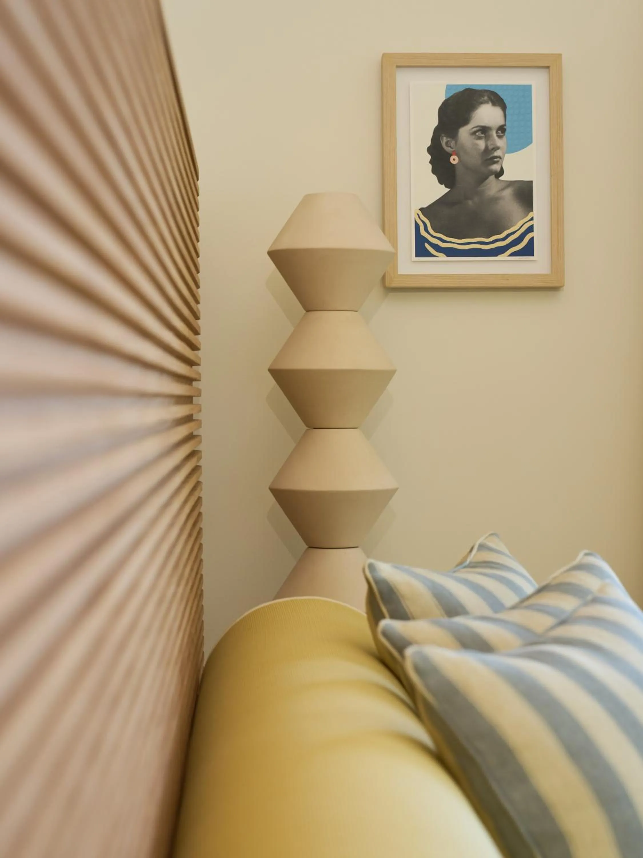 Living room, Bed in Silver Sands Motel & Beach Bungalows