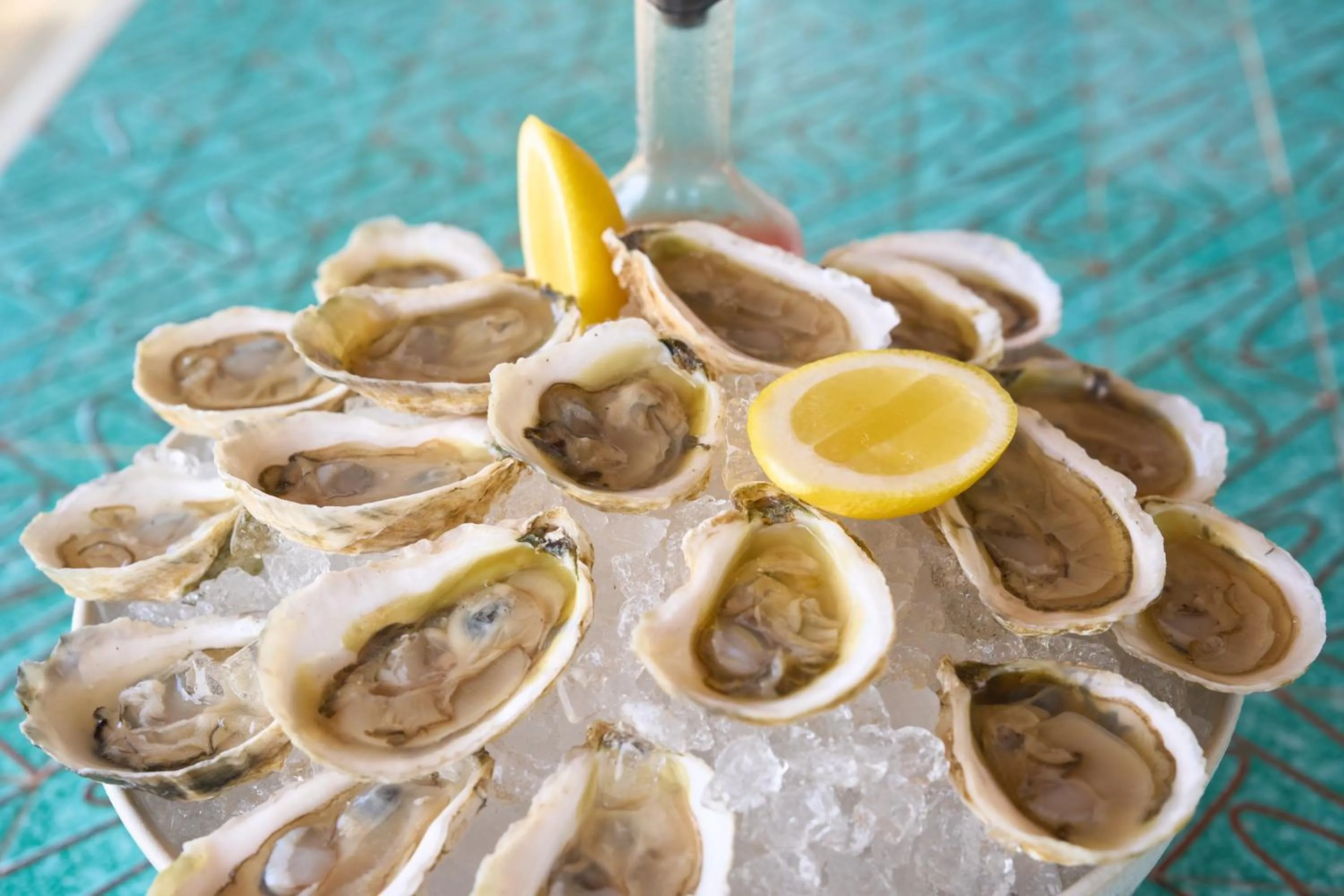 Restaurant/places to eat in Silver Sands Motel & Beach Bungalows