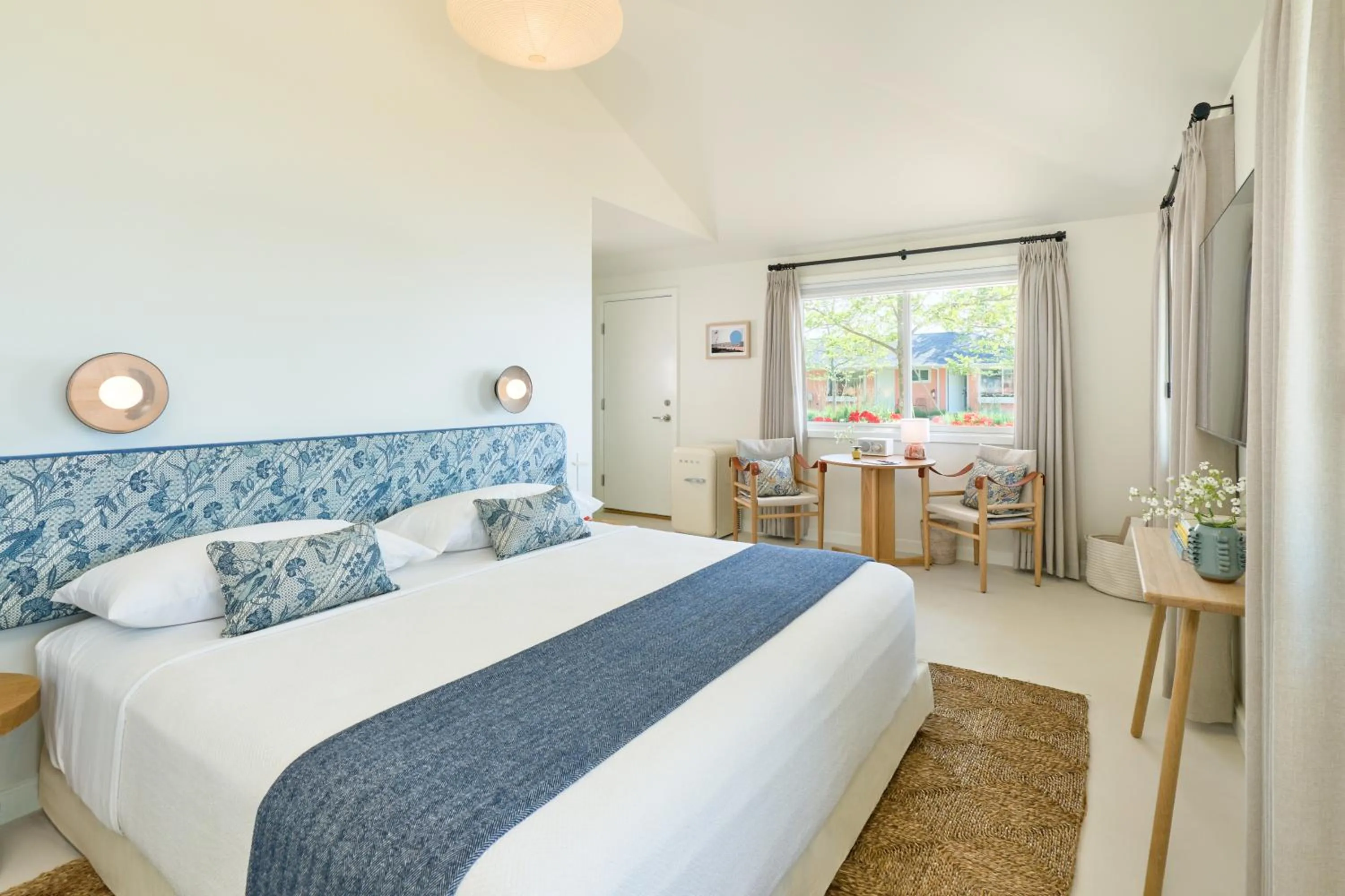 Bed in Silver Sands Motel & Beach Bungalows
