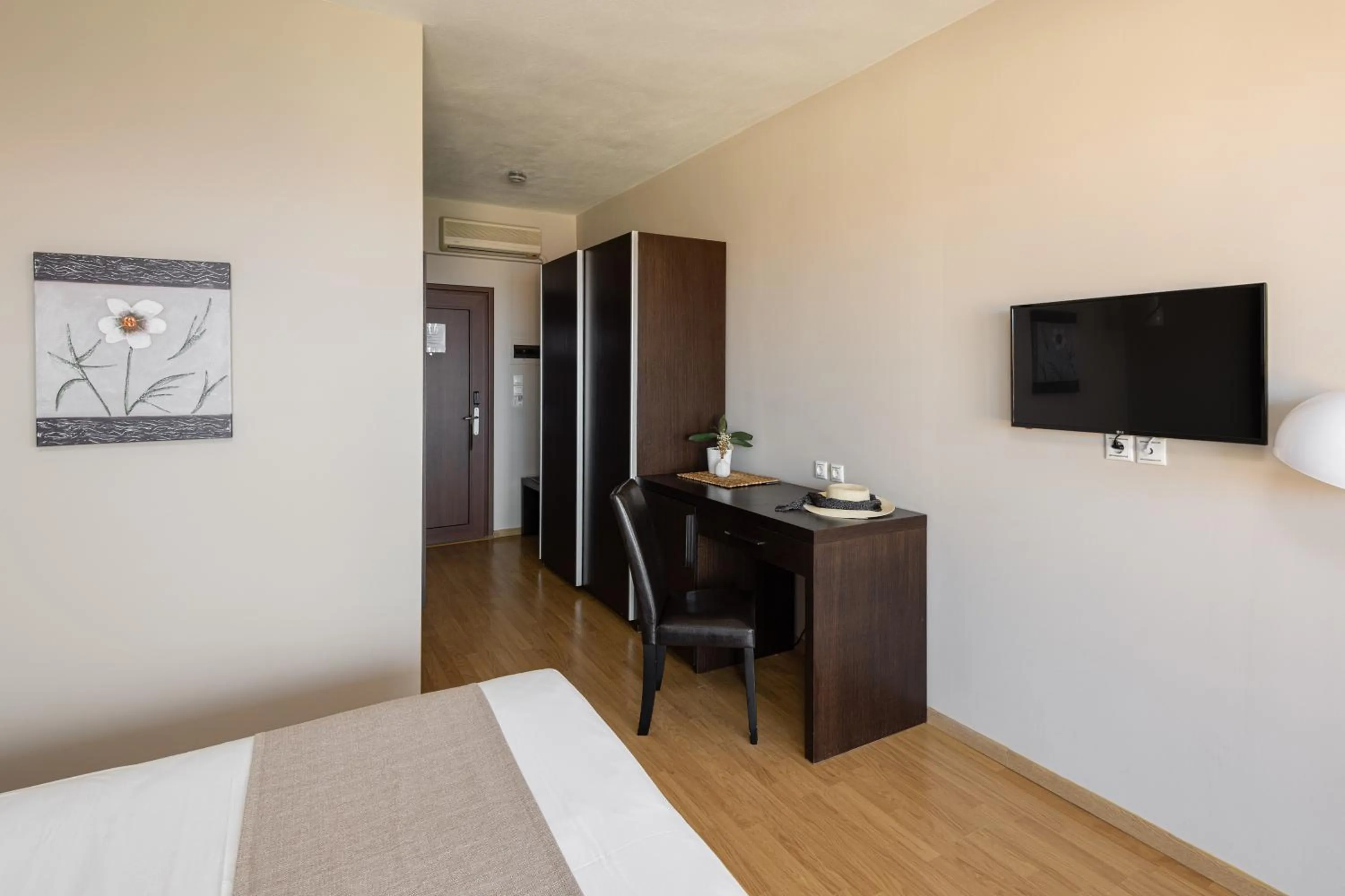 TV and multimedia, Bed in Blue Bay Halkidiki - Adults Only